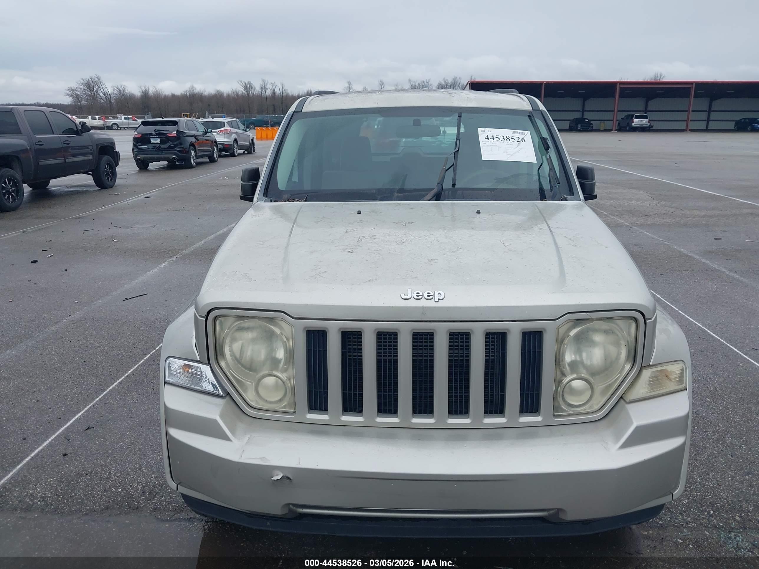 JEEP LIBERTY image 6
