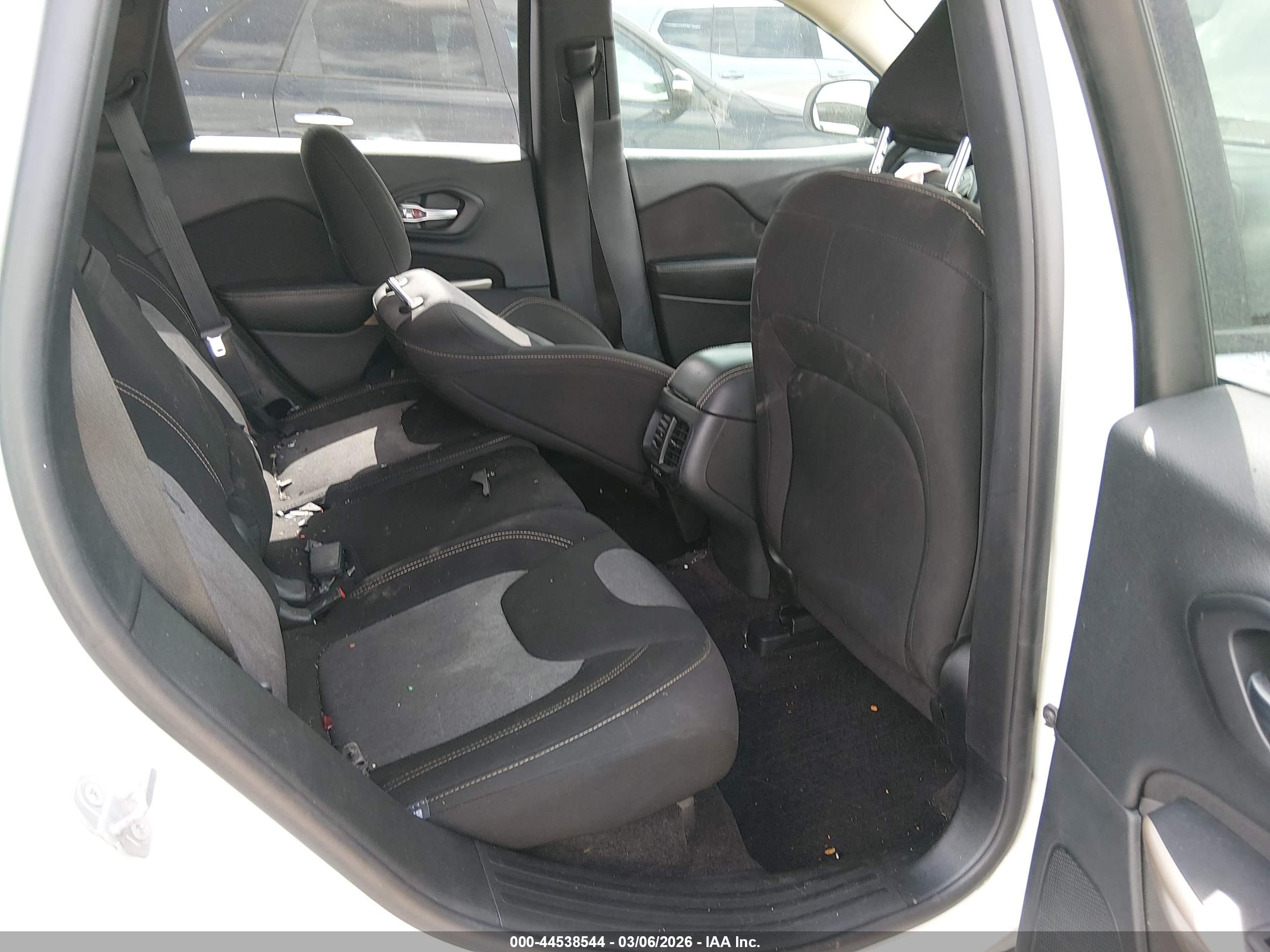 JEEP CHEROKEE image 8