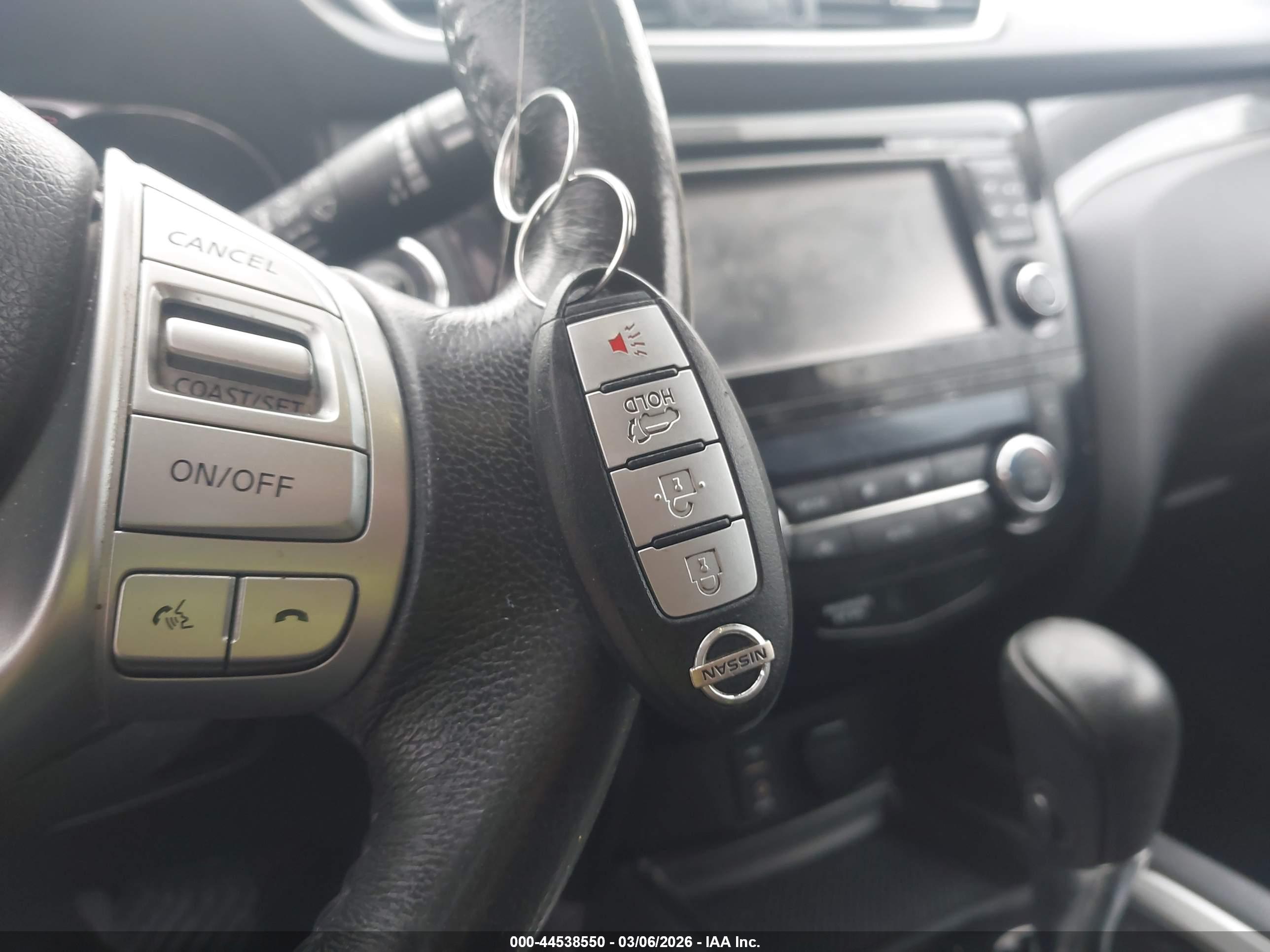 NISSAN ROGUE image 11