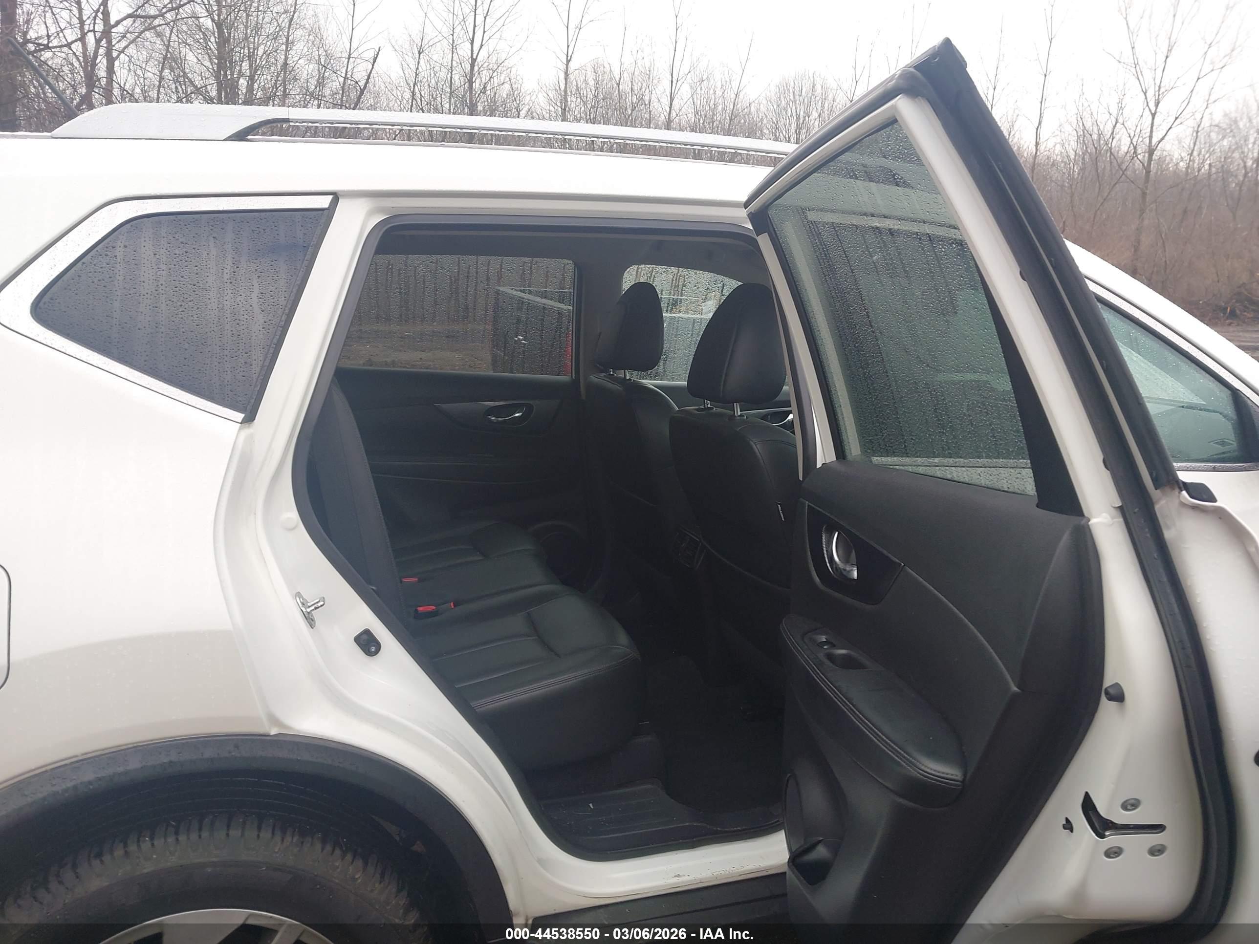 NISSAN ROGUE image 8