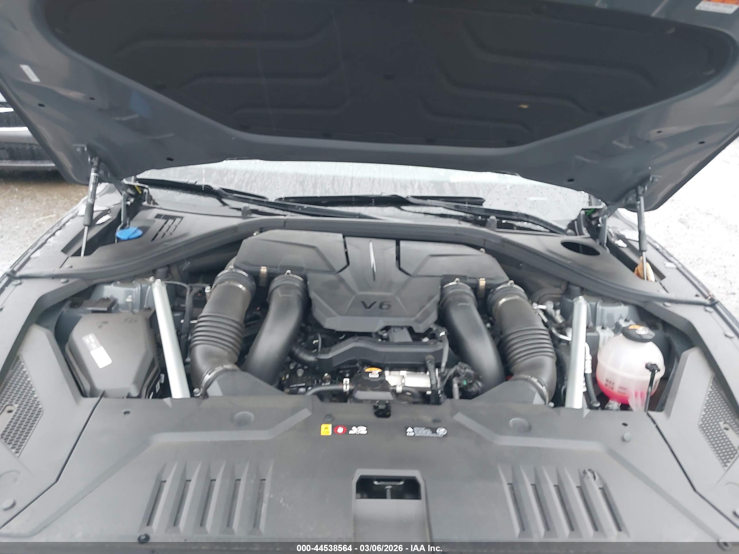 GENESIS GV70 image 10