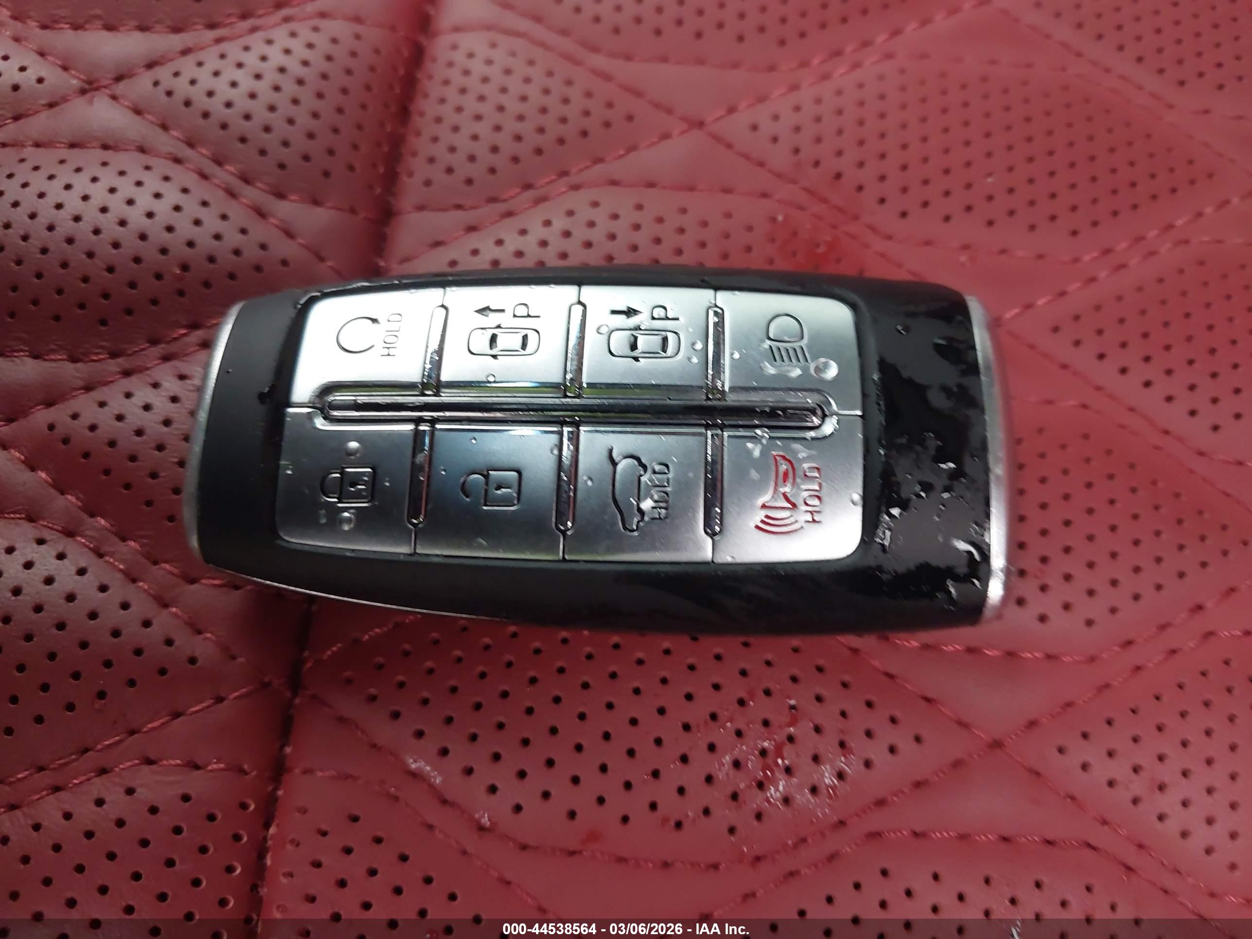 GENESIS GV70 image 11