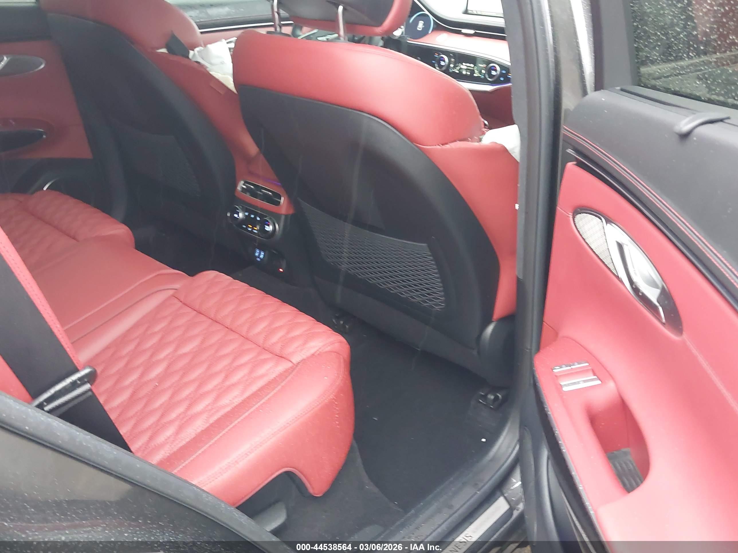 GENESIS GV70 image 8