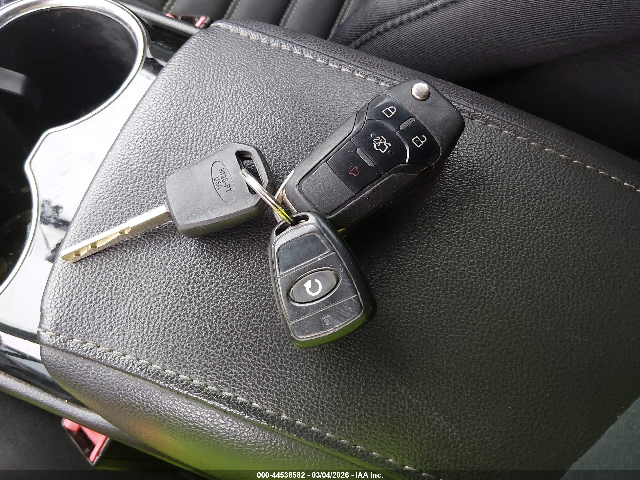 FORD FUSION image 11