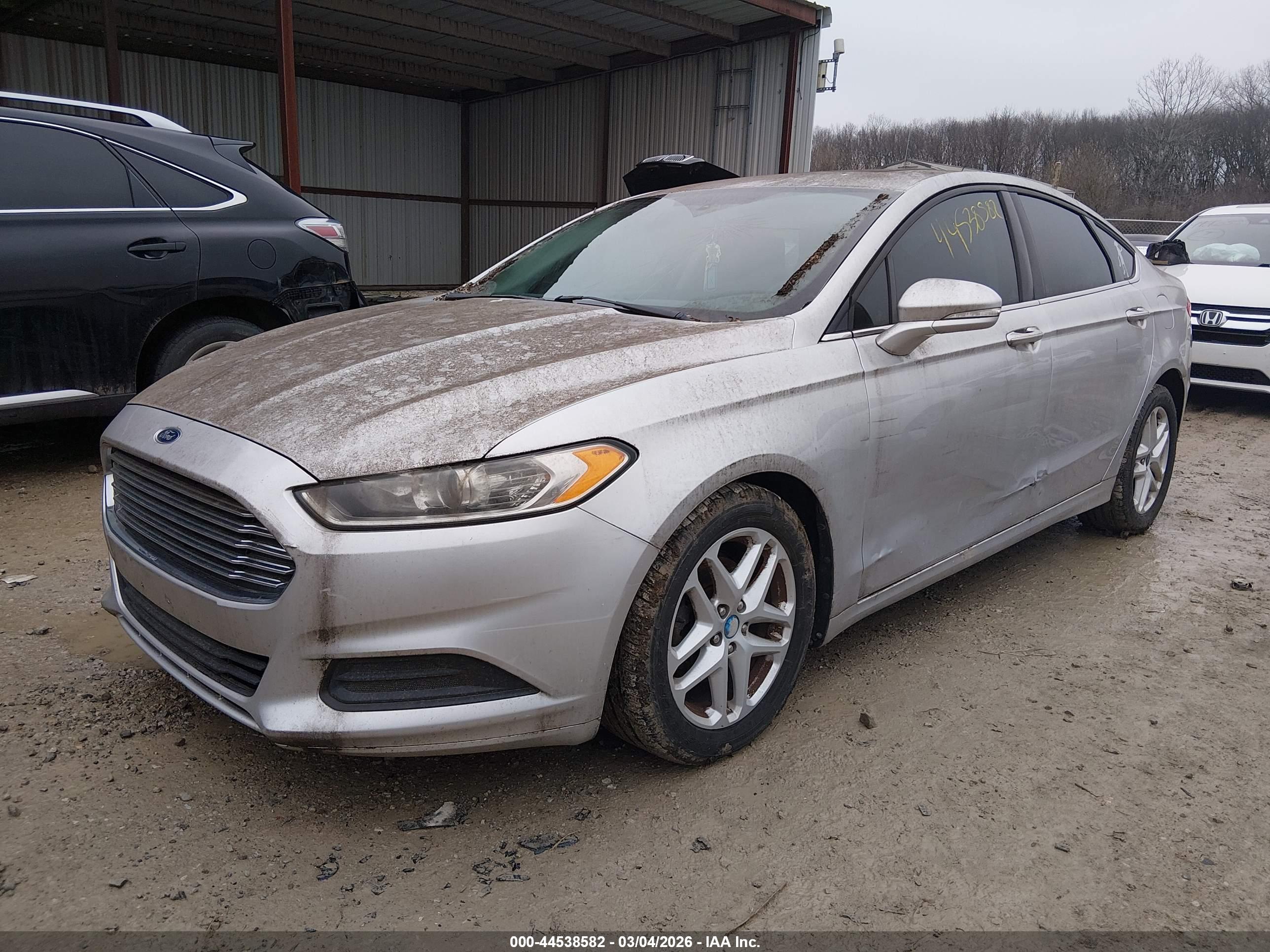 FORD FUSION image 2