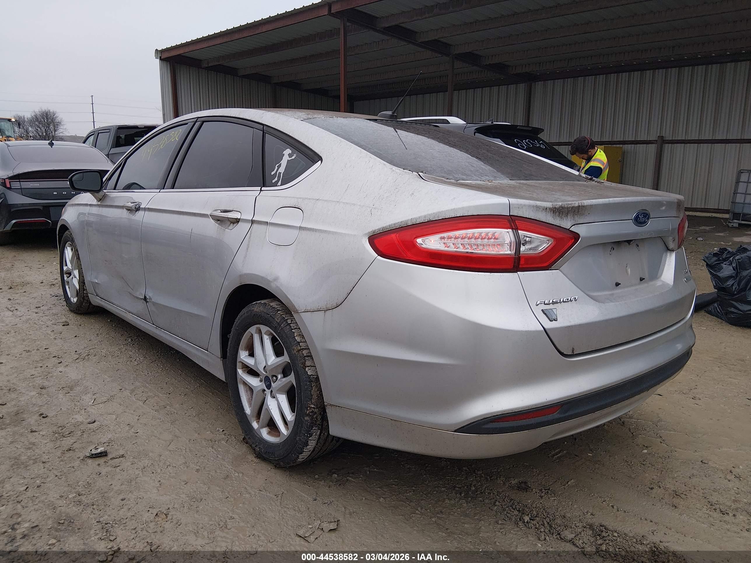 FORD FUSION image 3