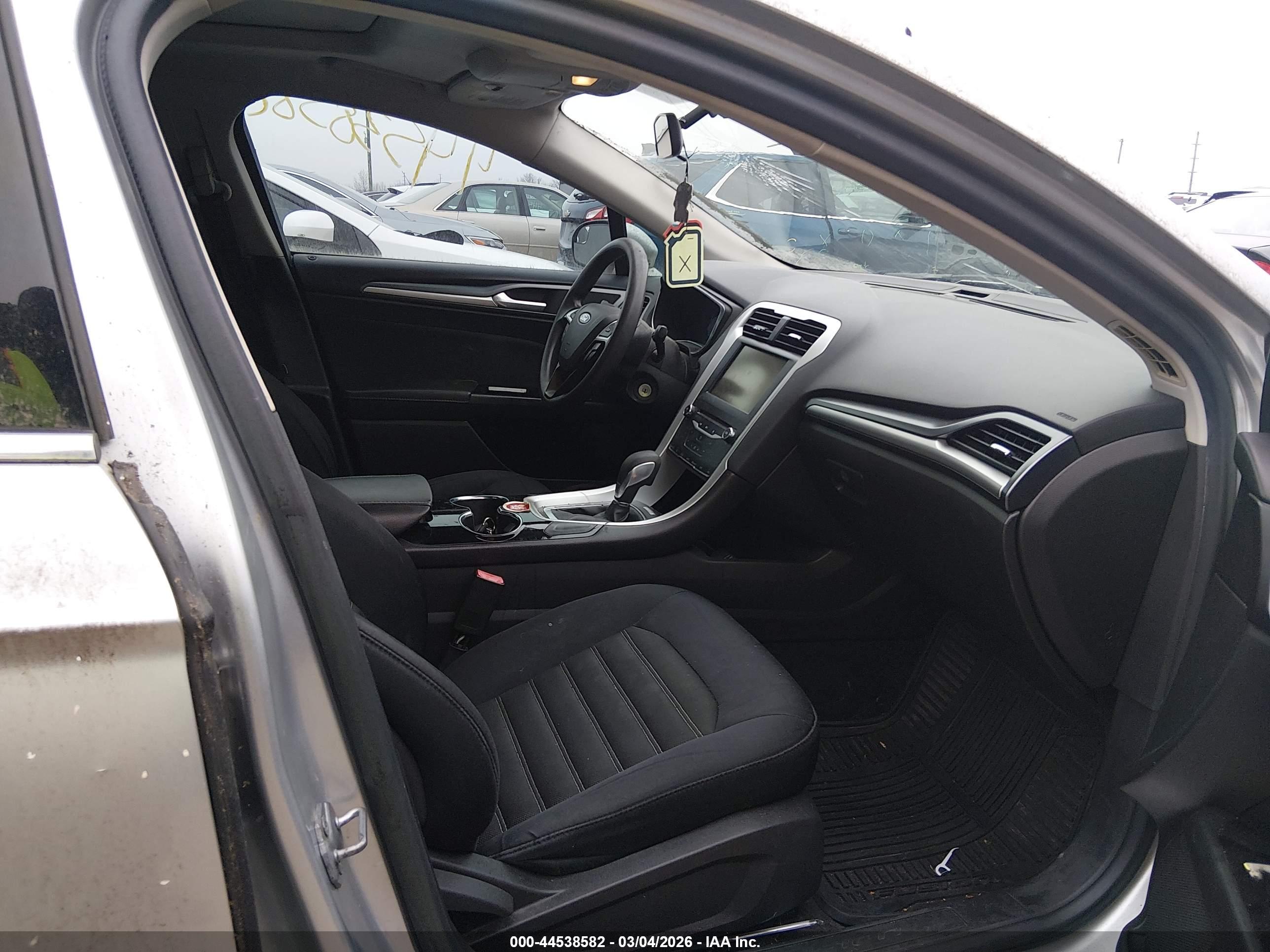 FORD FUSION image 5