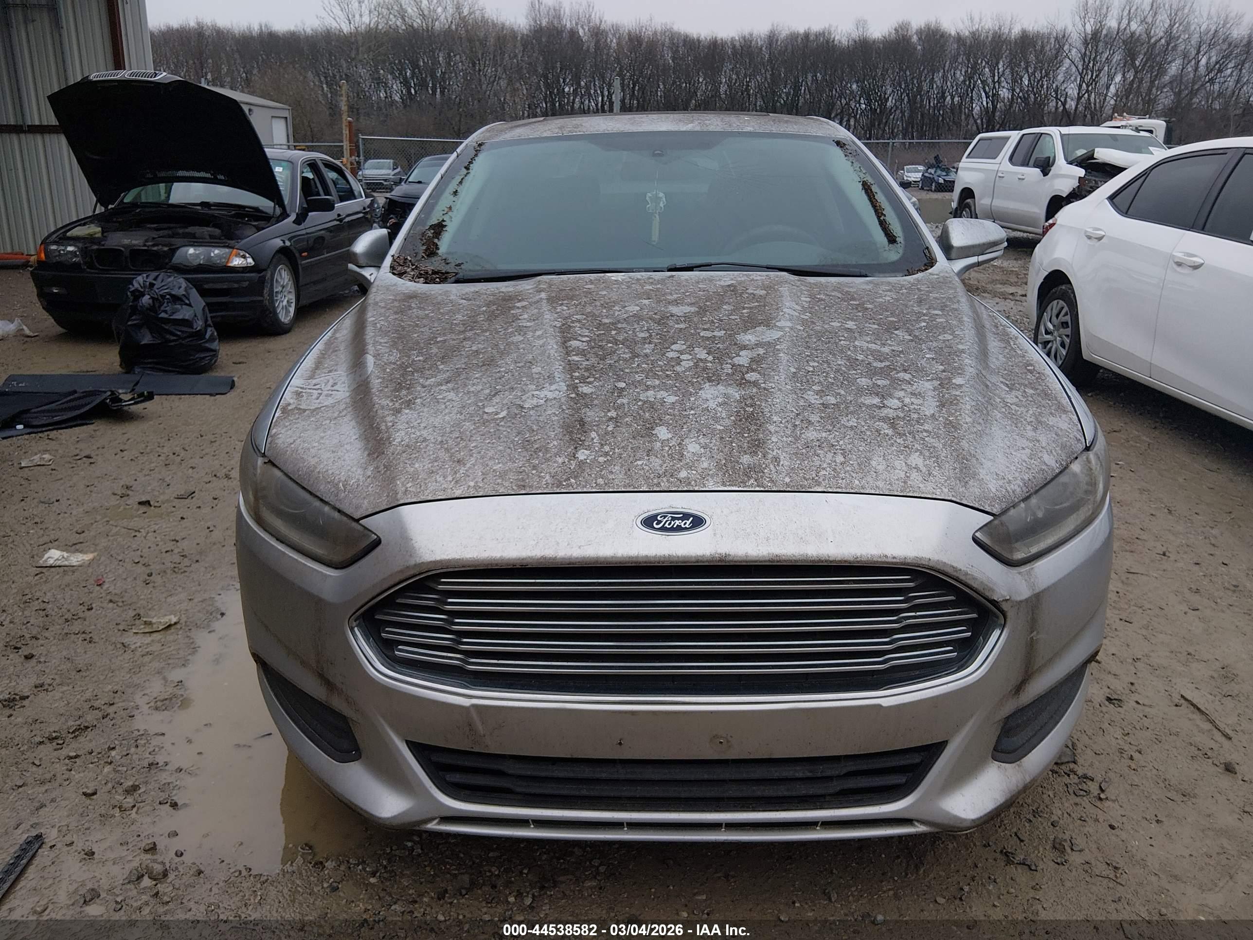 FORD FUSION image 6