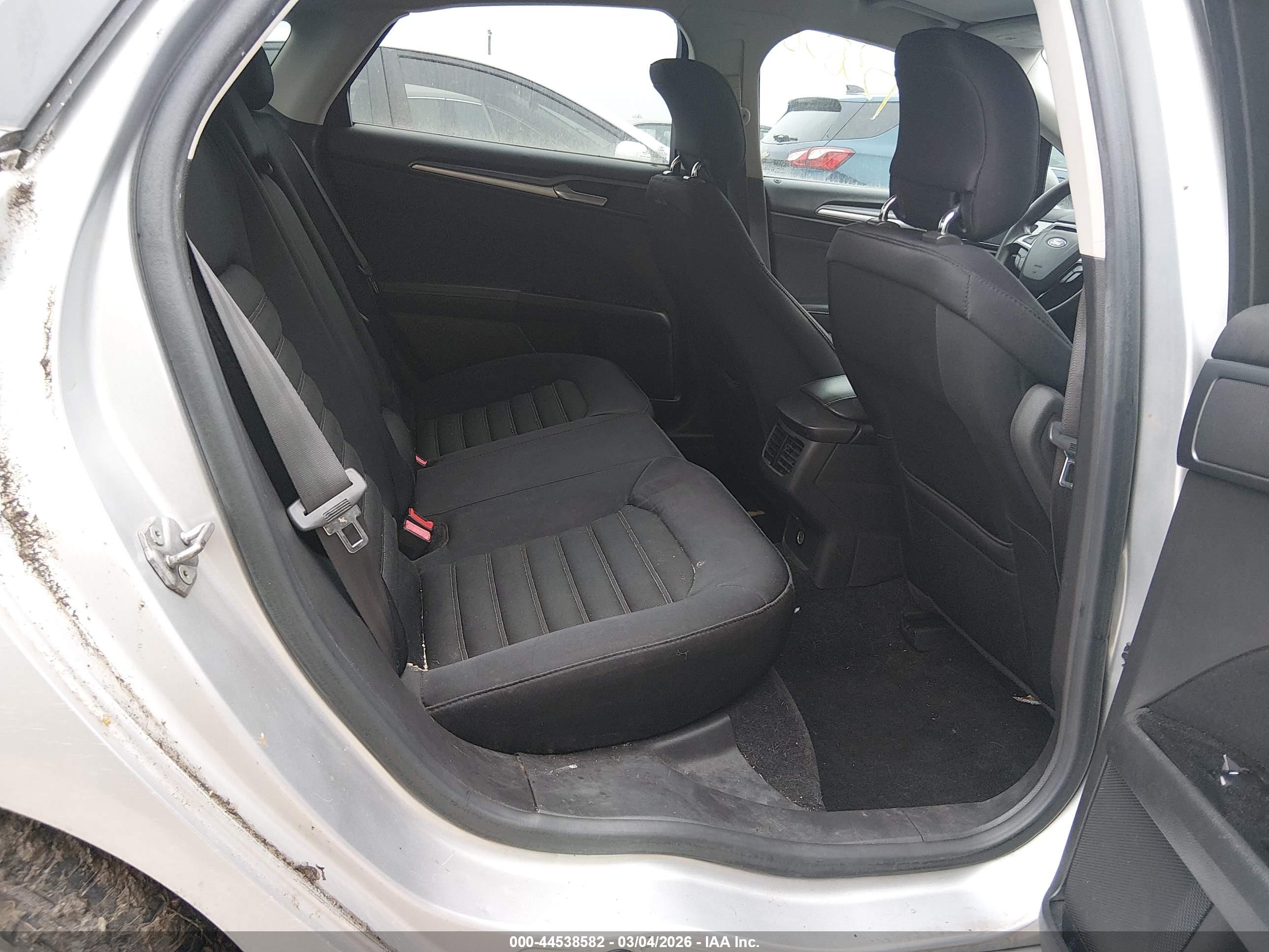 FORD FUSION image 8