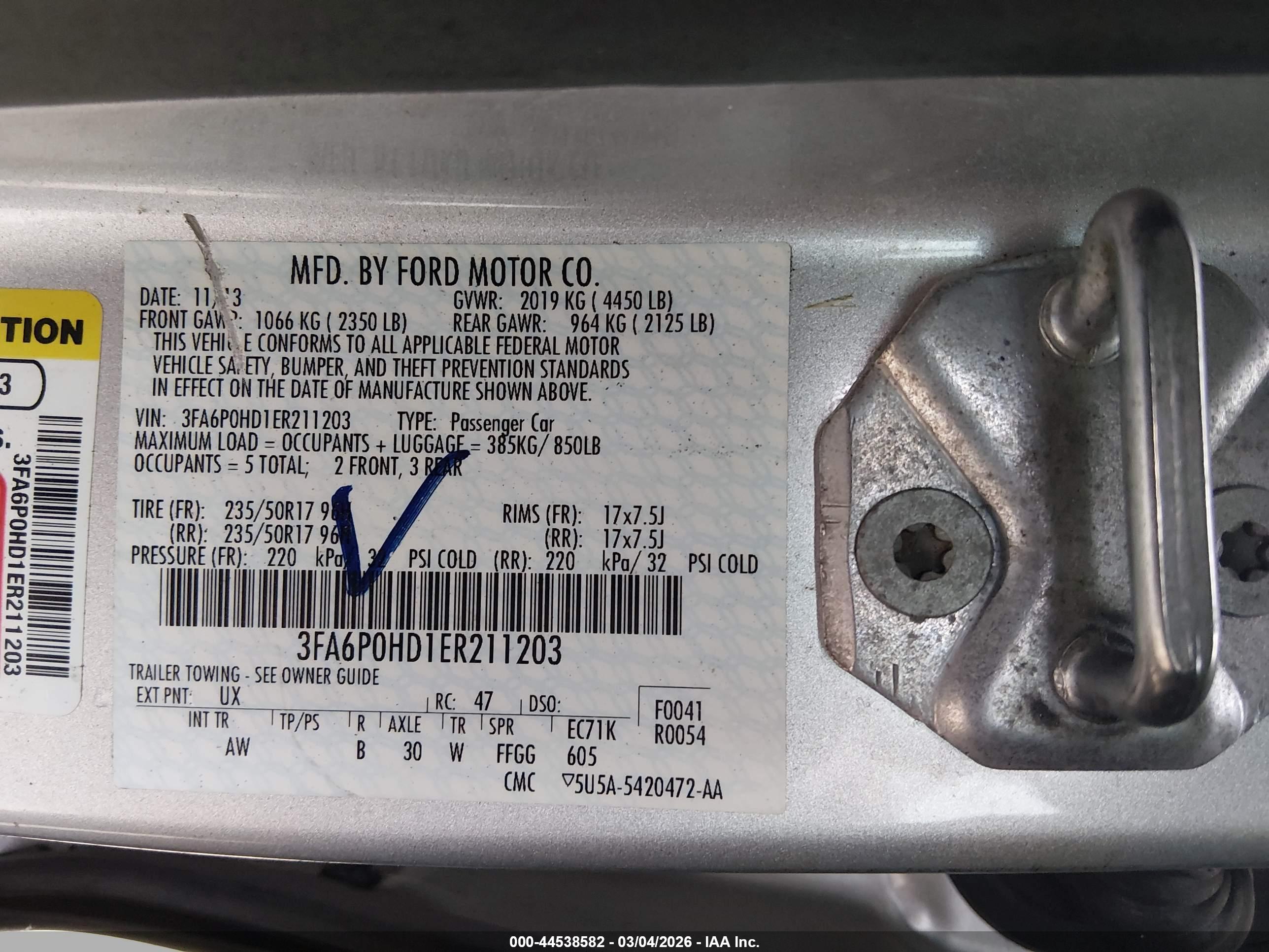 FORD FUSION image 9