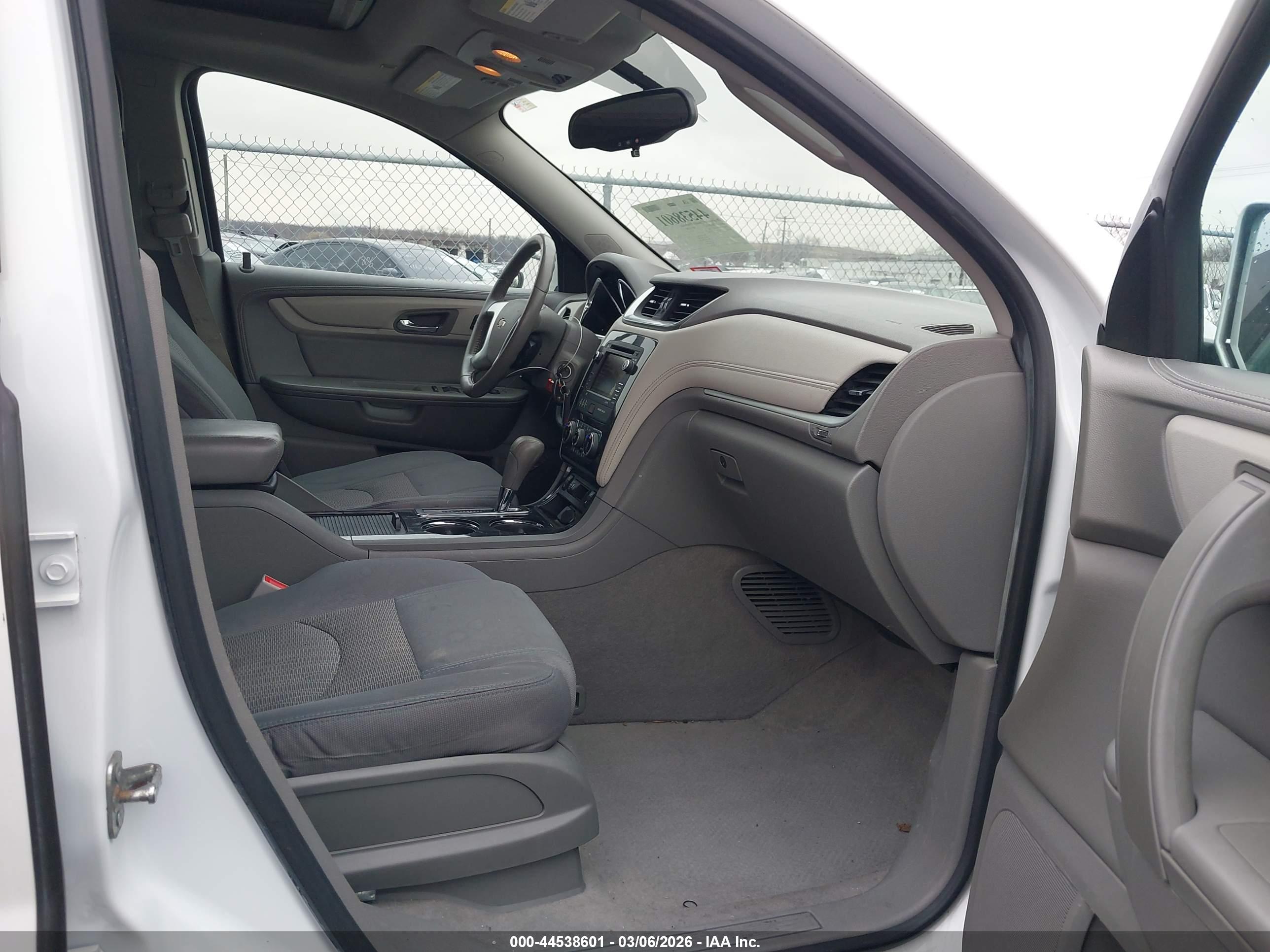 CHEVROLET TRAVERSE image 5