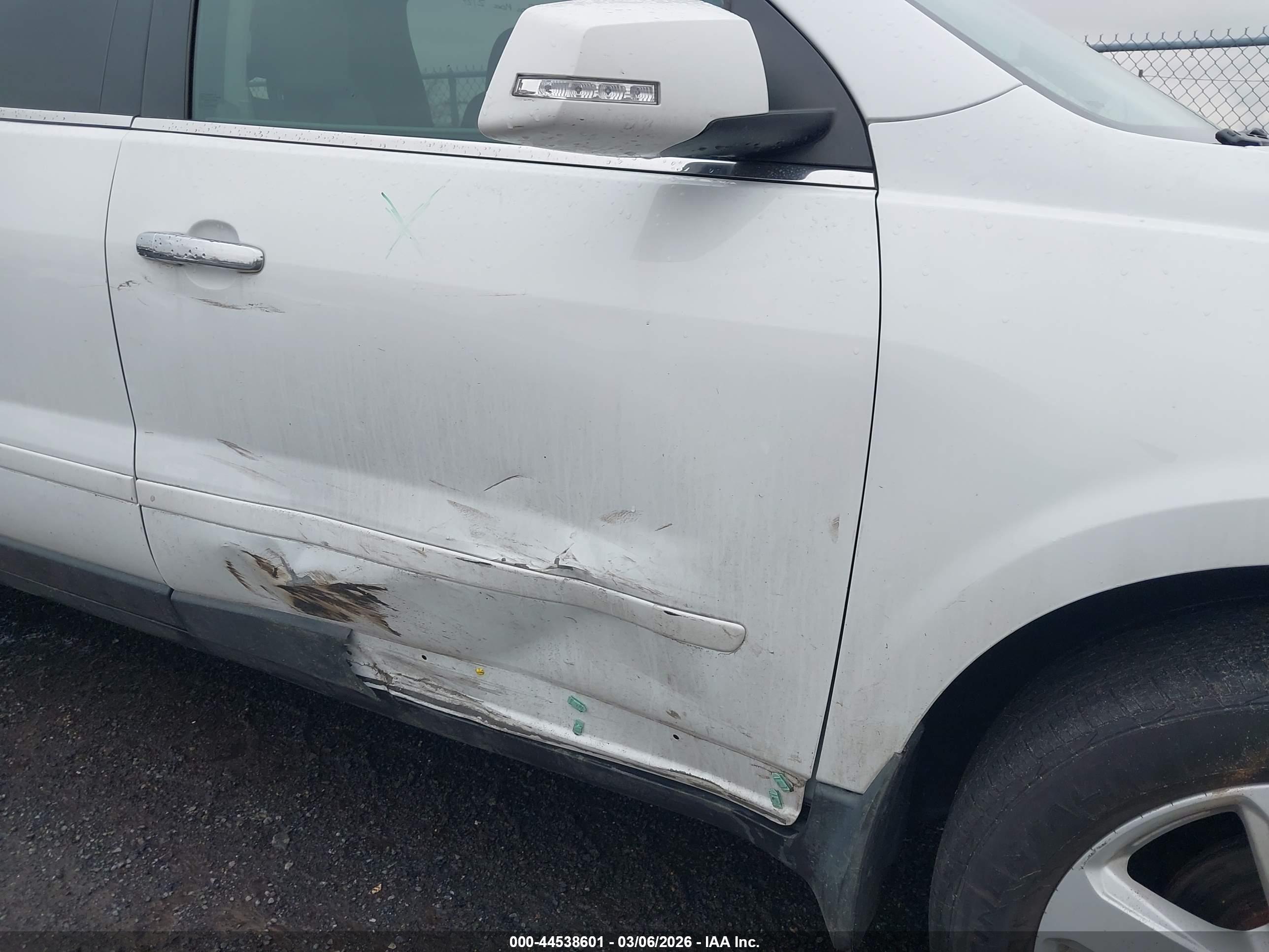 CHEVROLET TRAVERSE image 6