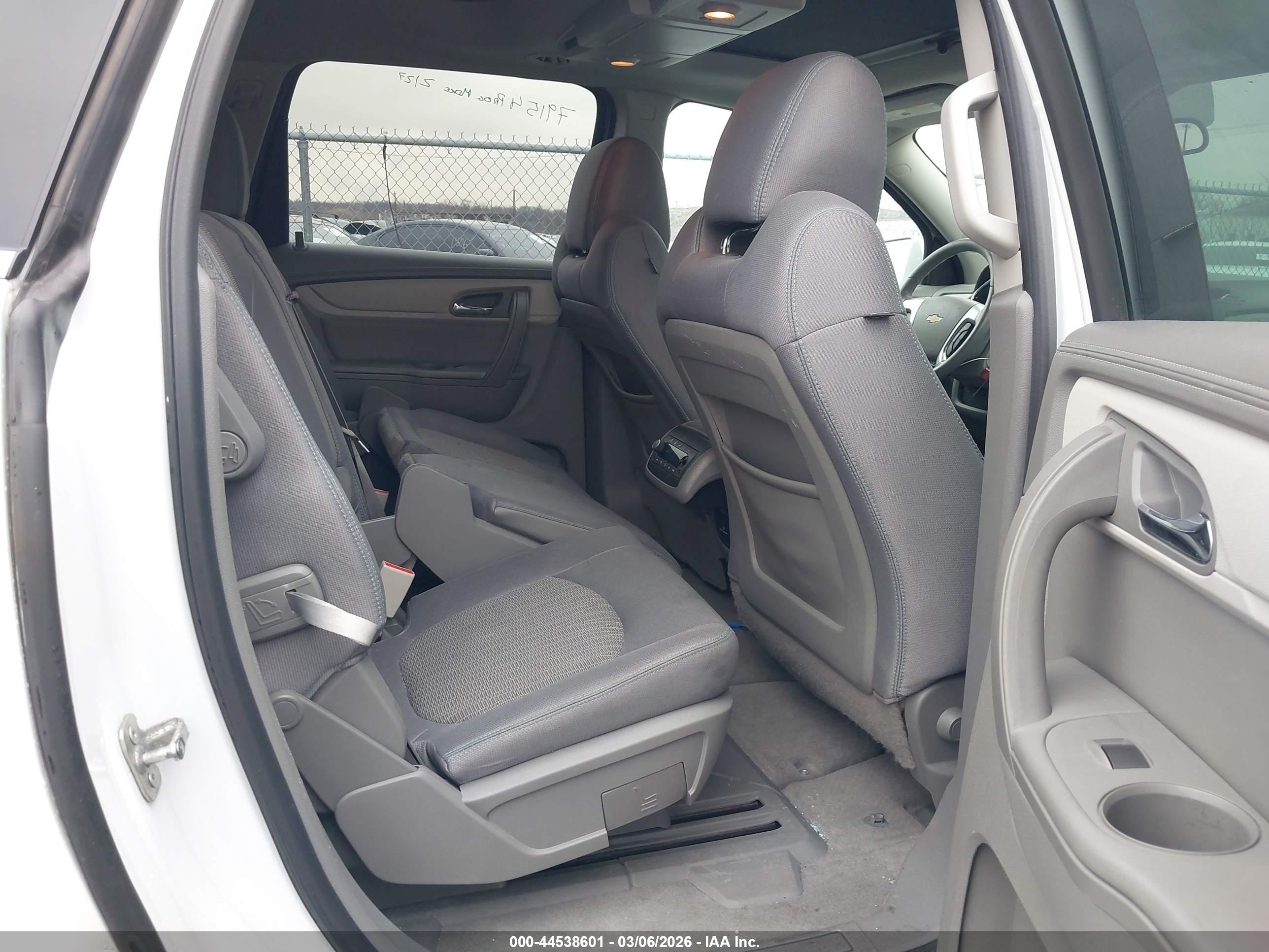 CHEVROLET TRAVERSE image 8