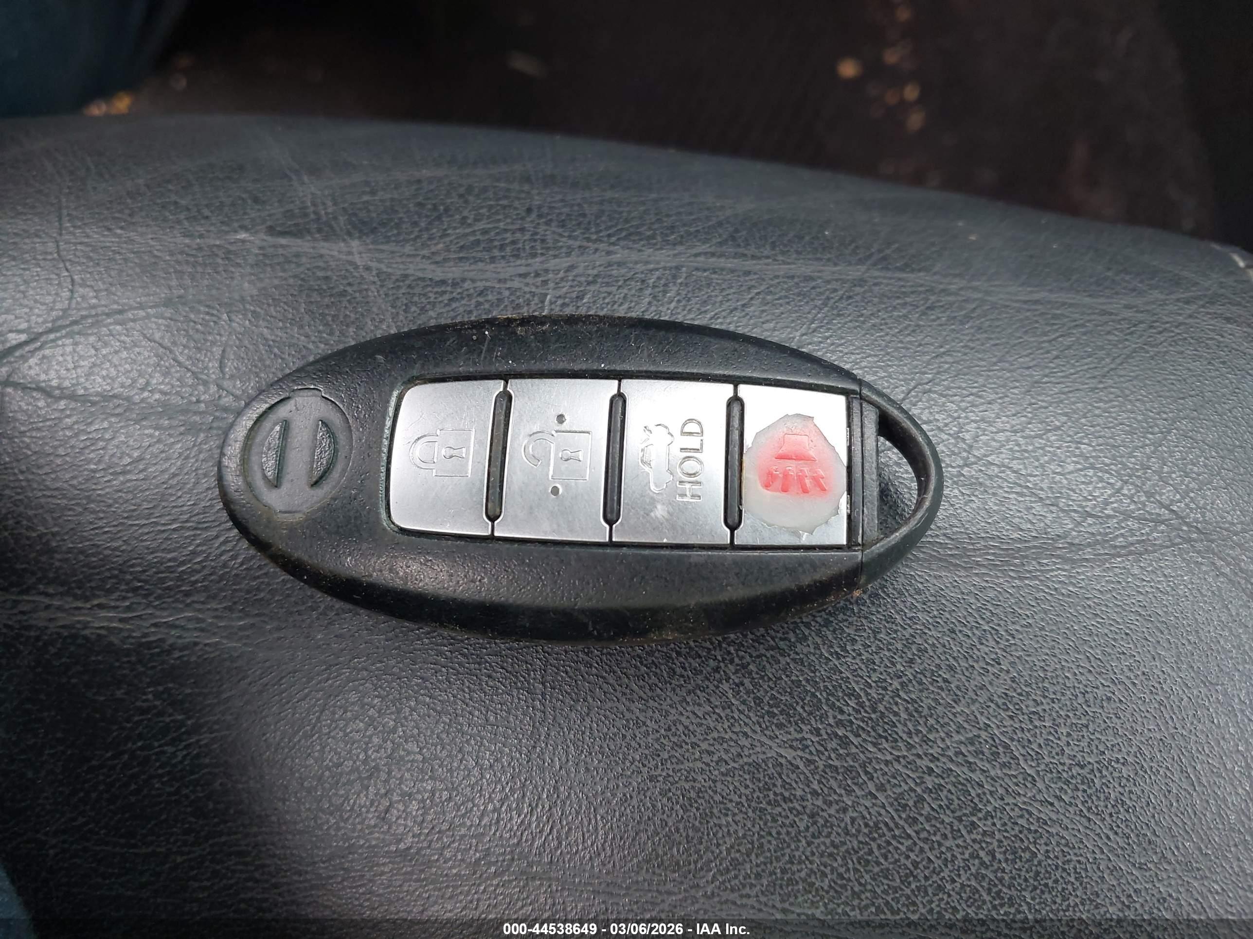 NISSAN MAXIMA image 11