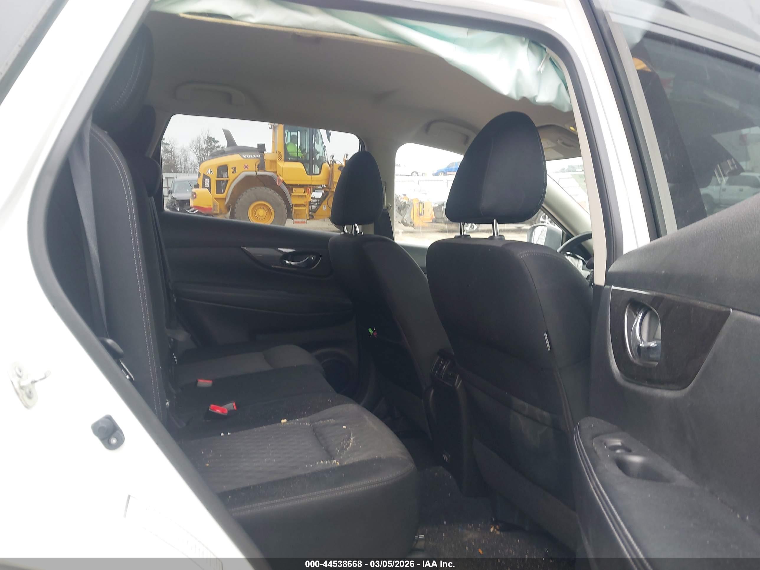 NISSAN ROGUE image 8