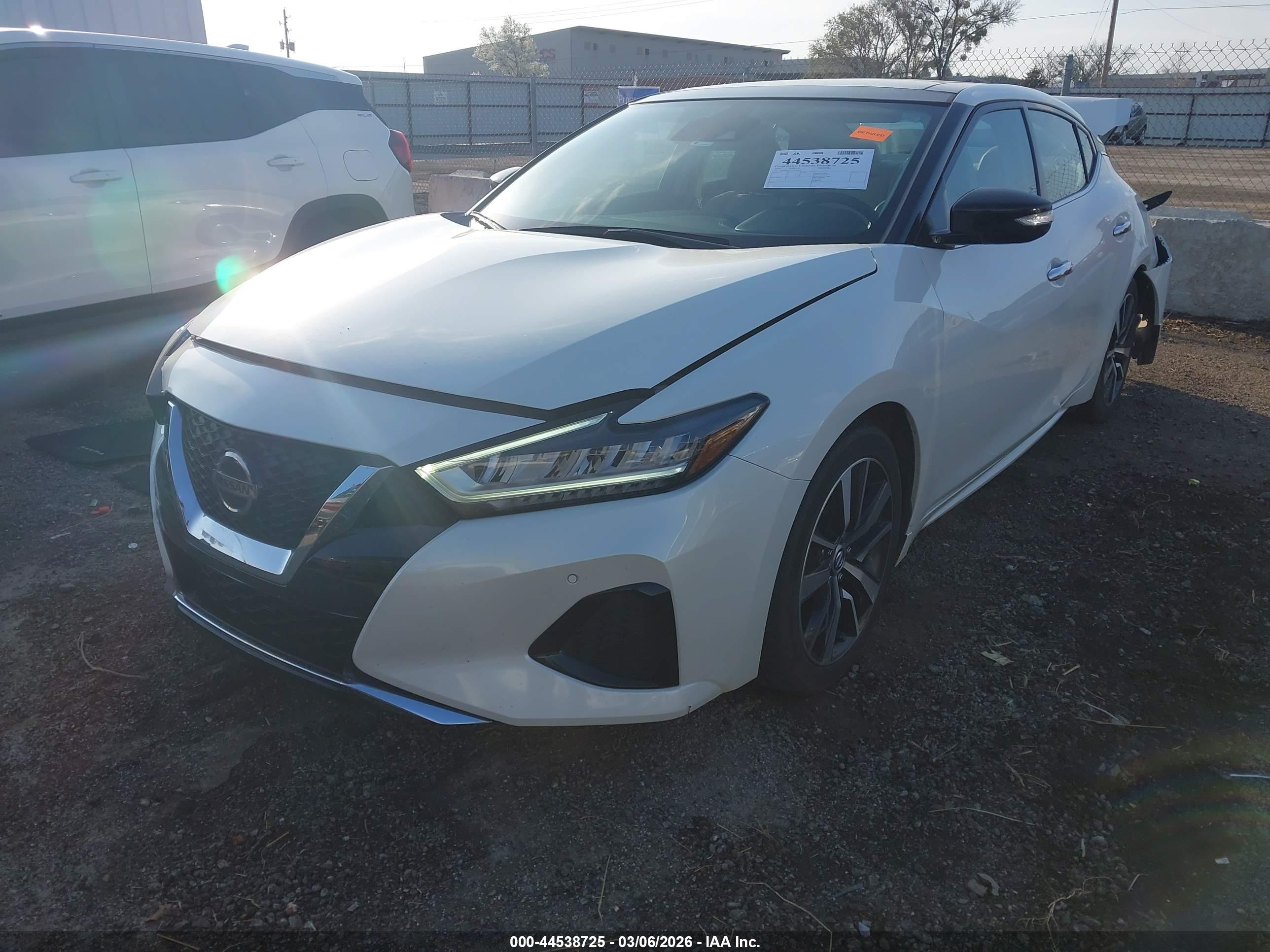NISSAN MAXIMA image 2
