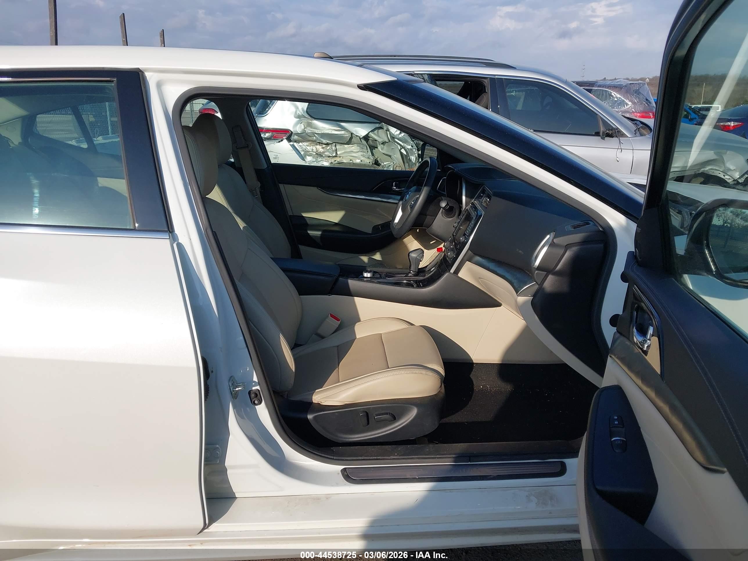 NISSAN MAXIMA image 5
