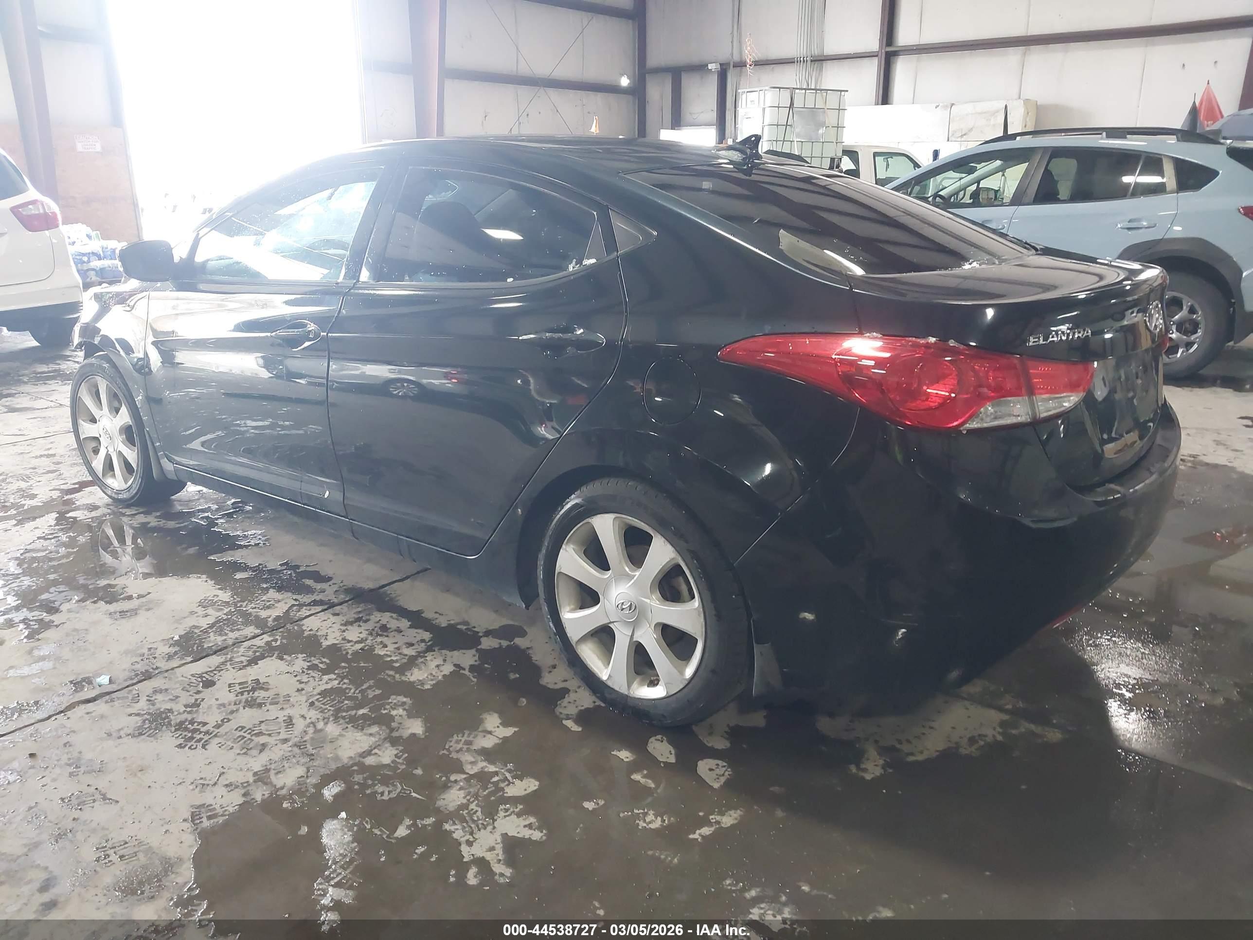 HYUNDAI ELANTRA image 3
