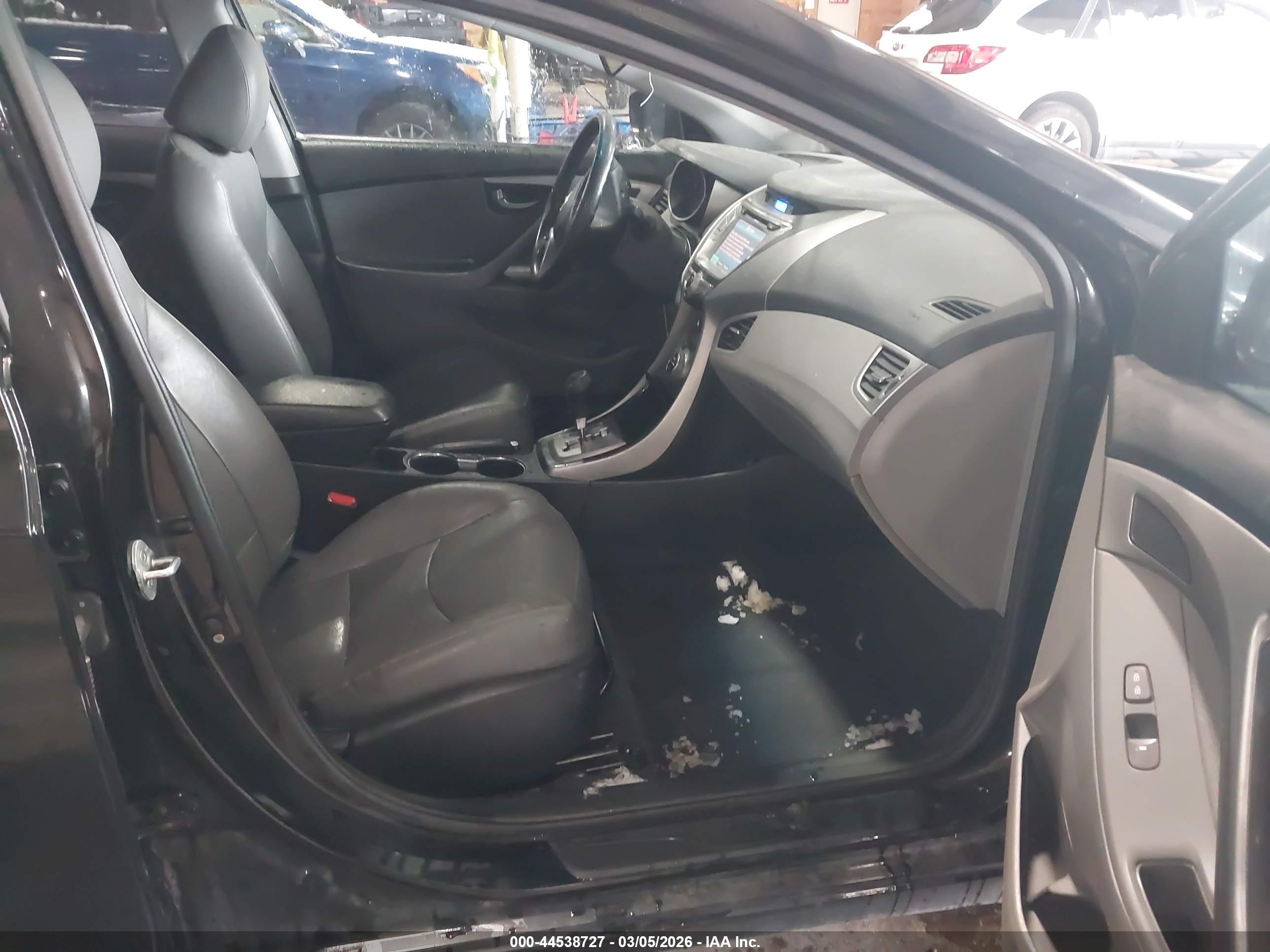 HYUNDAI ELANTRA image 5