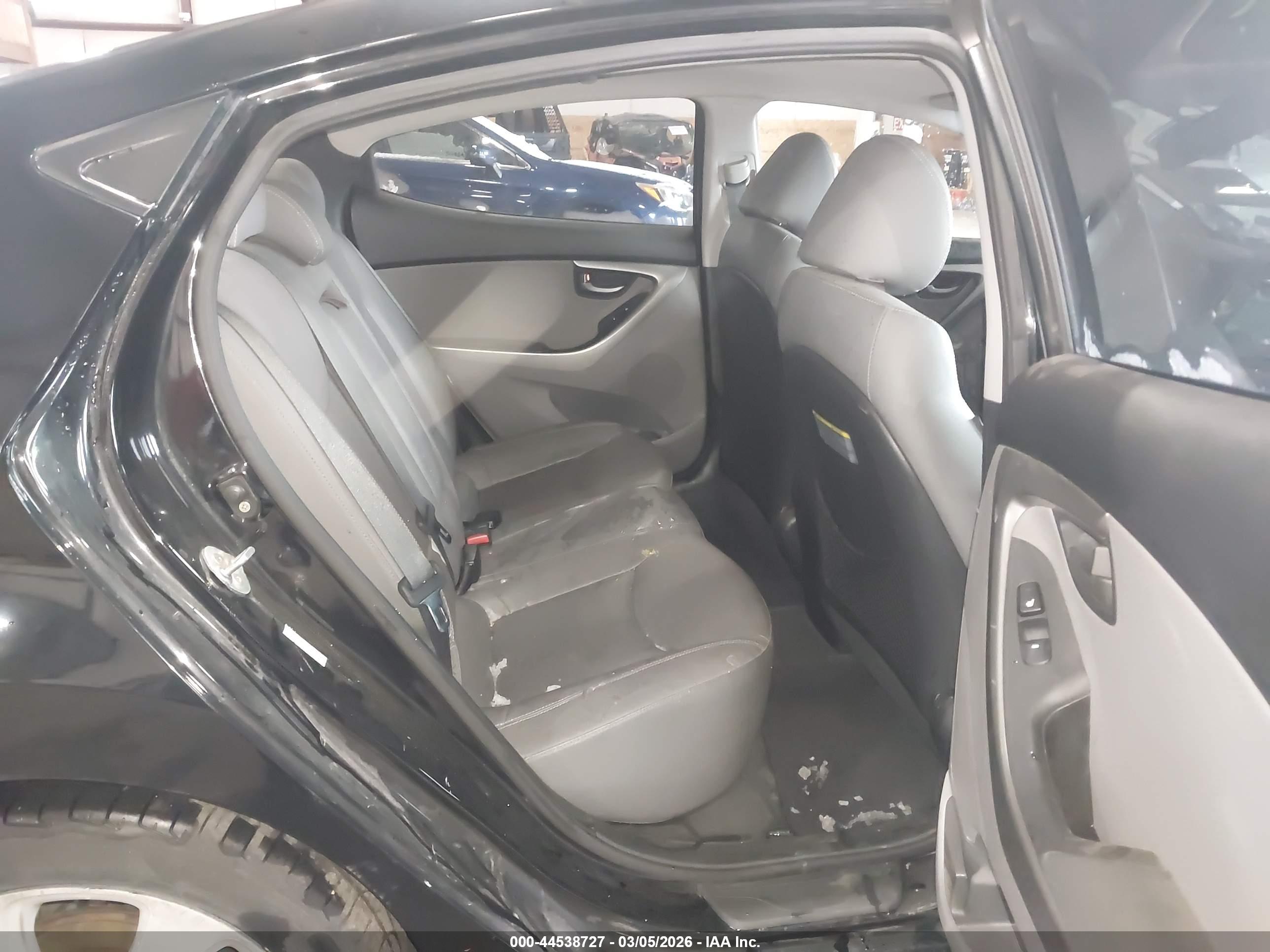 HYUNDAI ELANTRA image 8