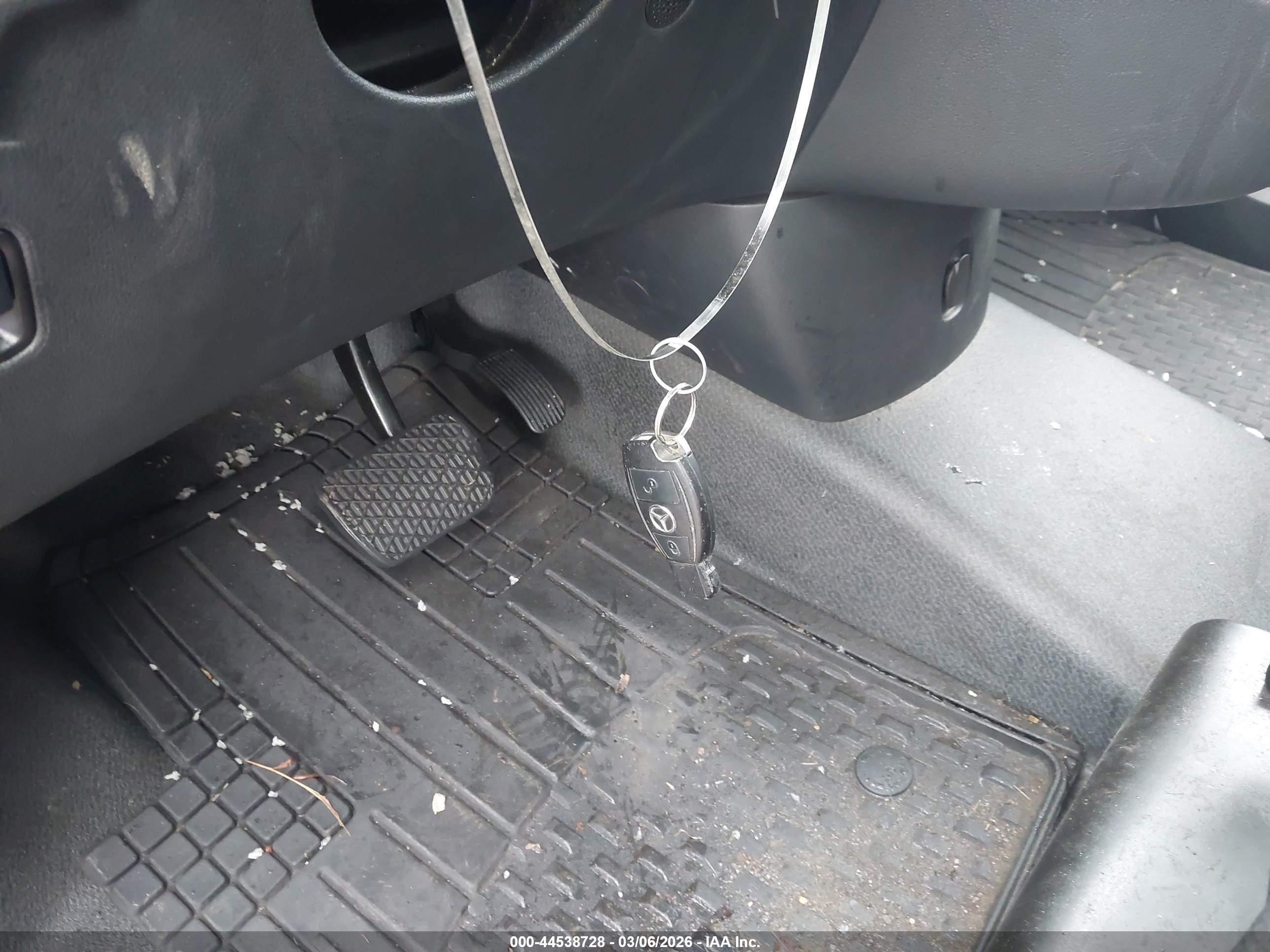 MERCEDES-BENZ METRIS image 11