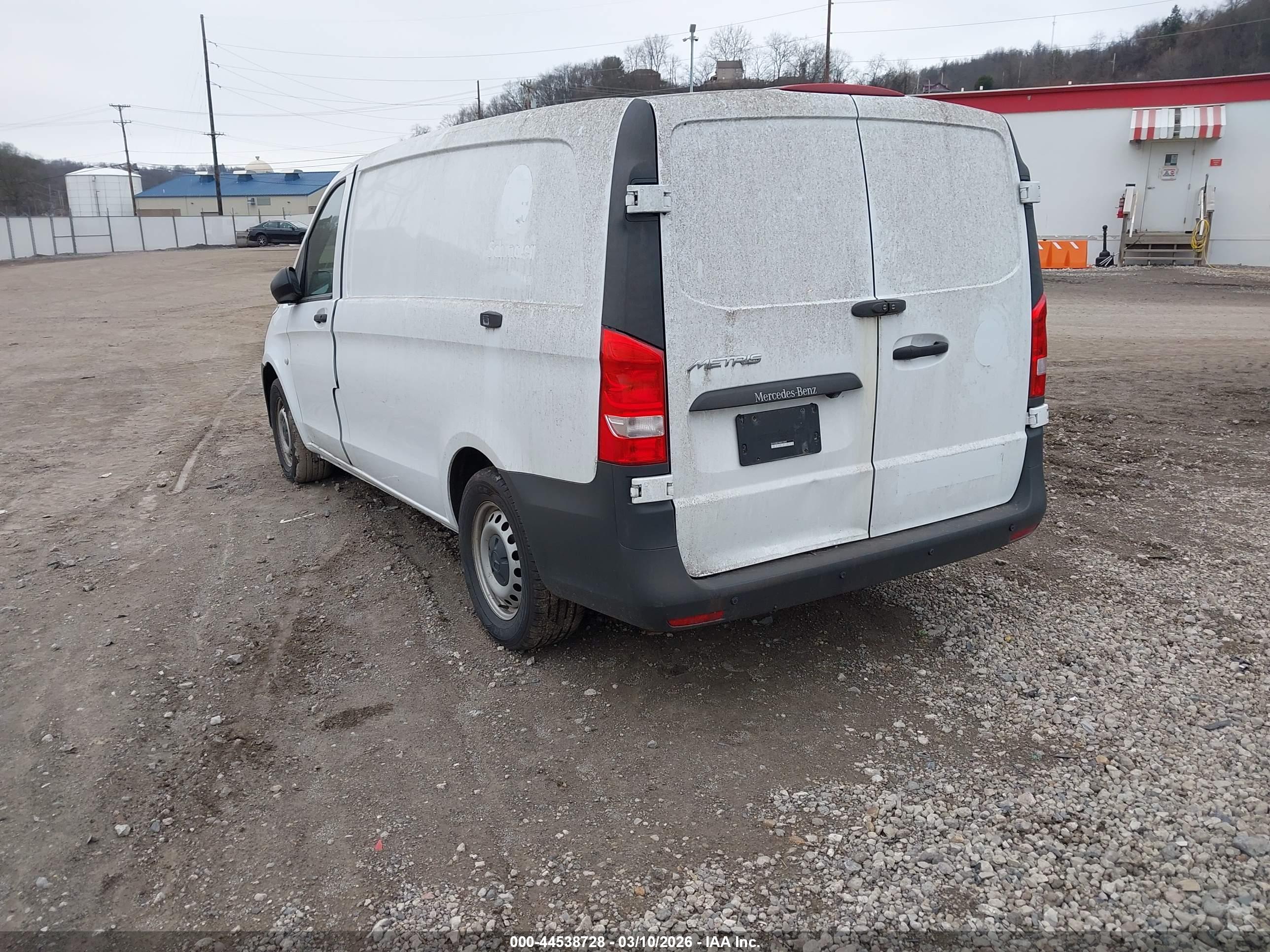 MERCEDES-BENZ METRIS image 3
