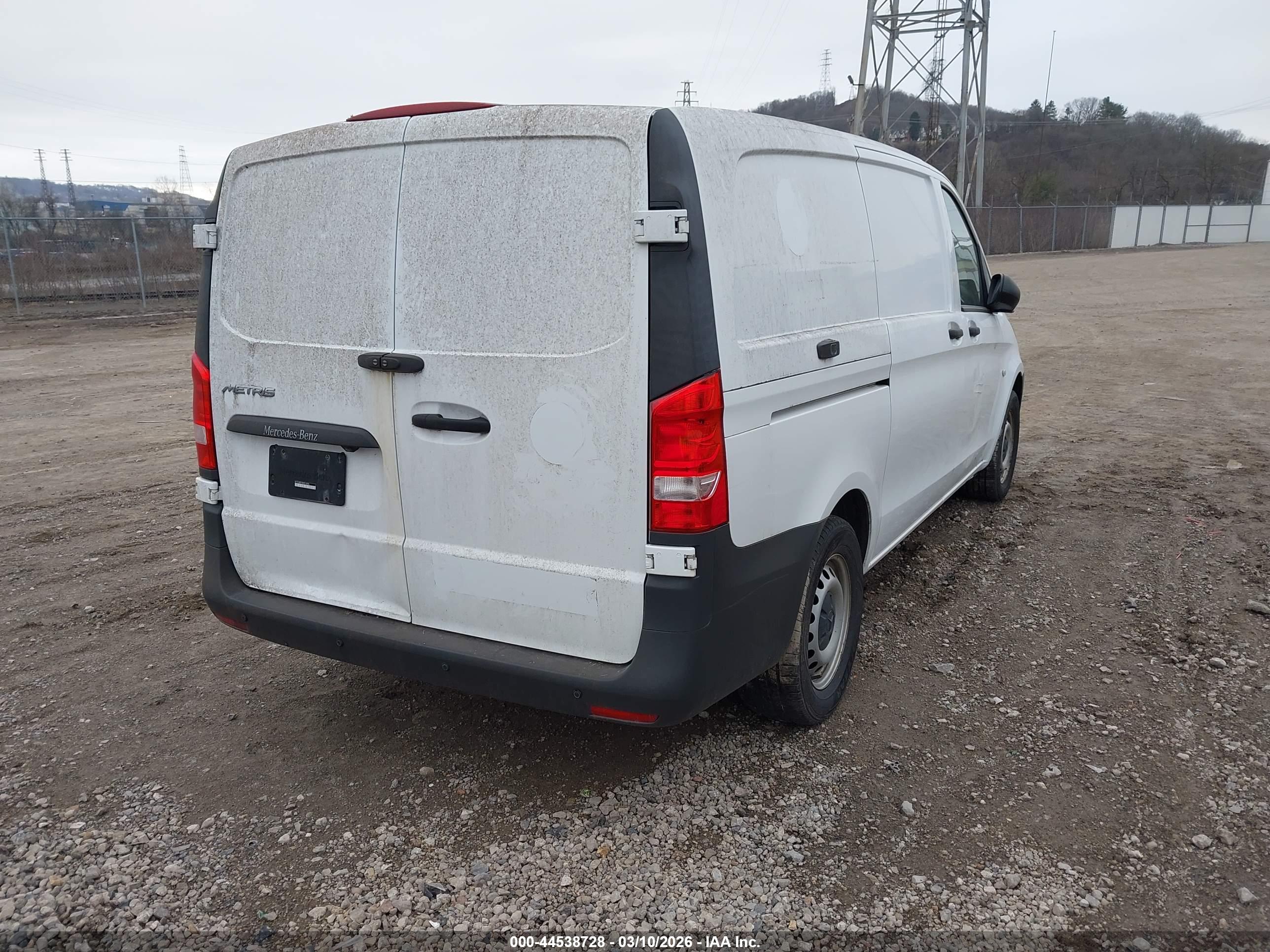 MERCEDES-BENZ METRIS image 4