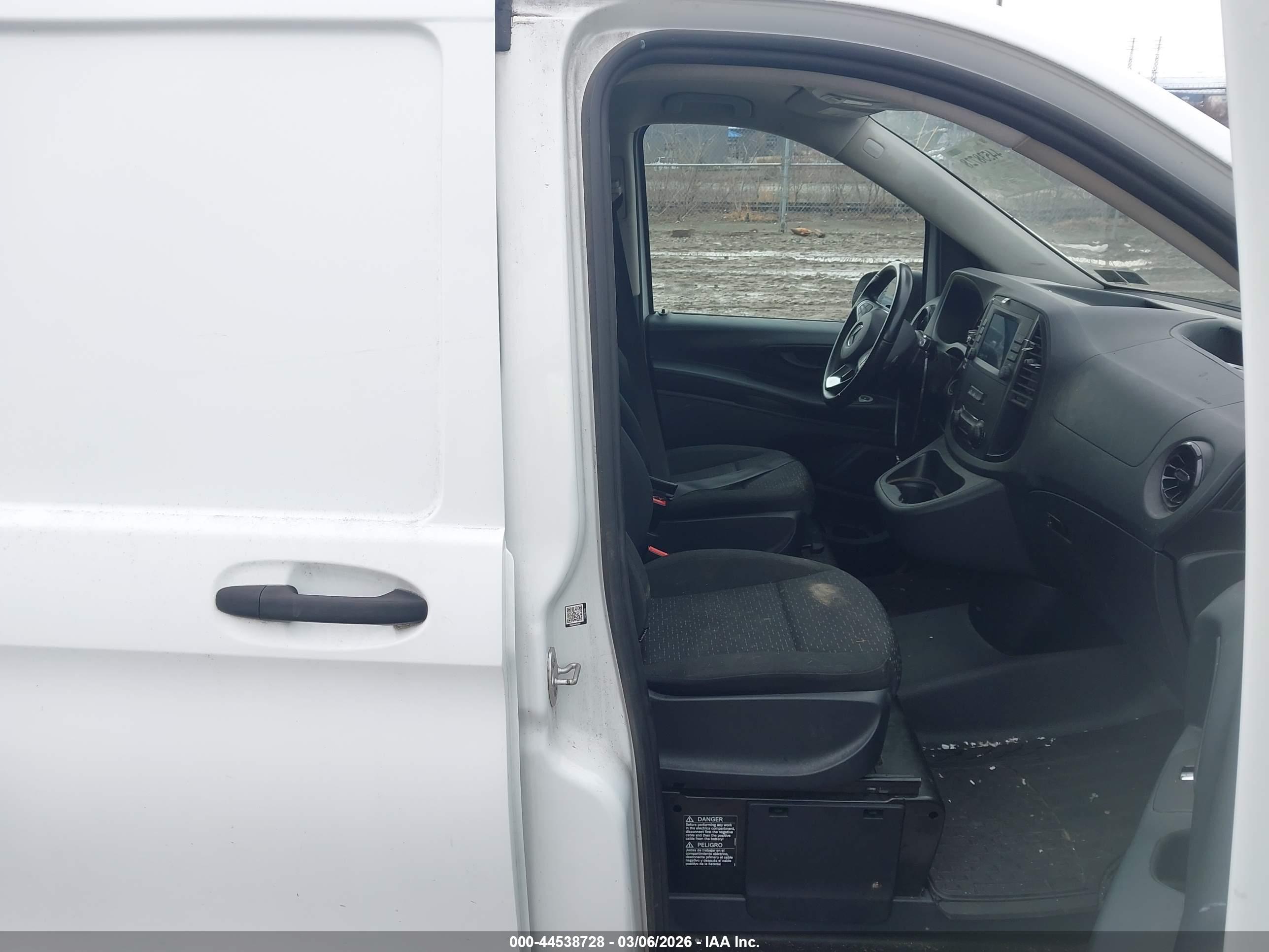 MERCEDES-BENZ METRIS image 5