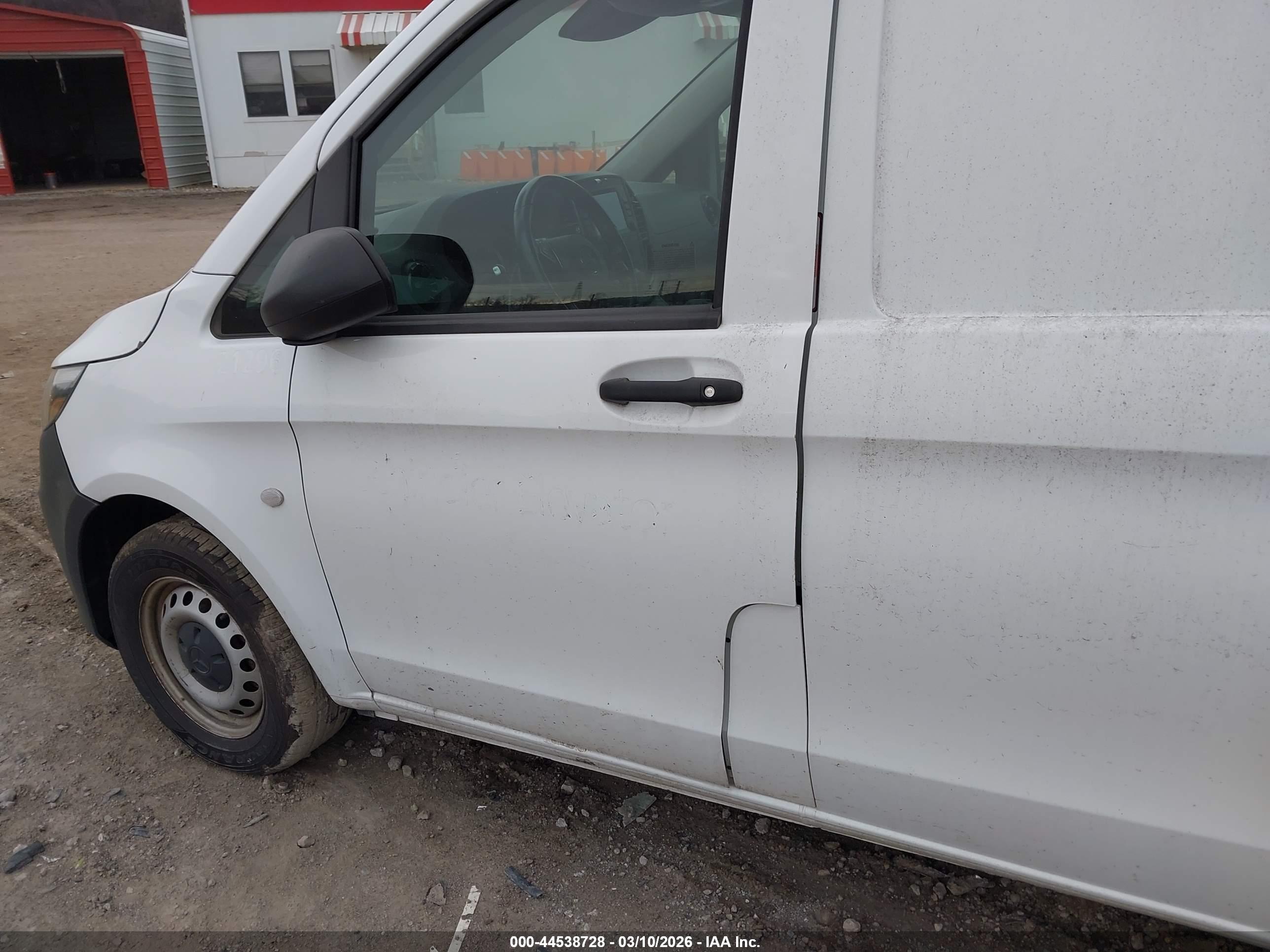 MERCEDES-BENZ METRIS image 6