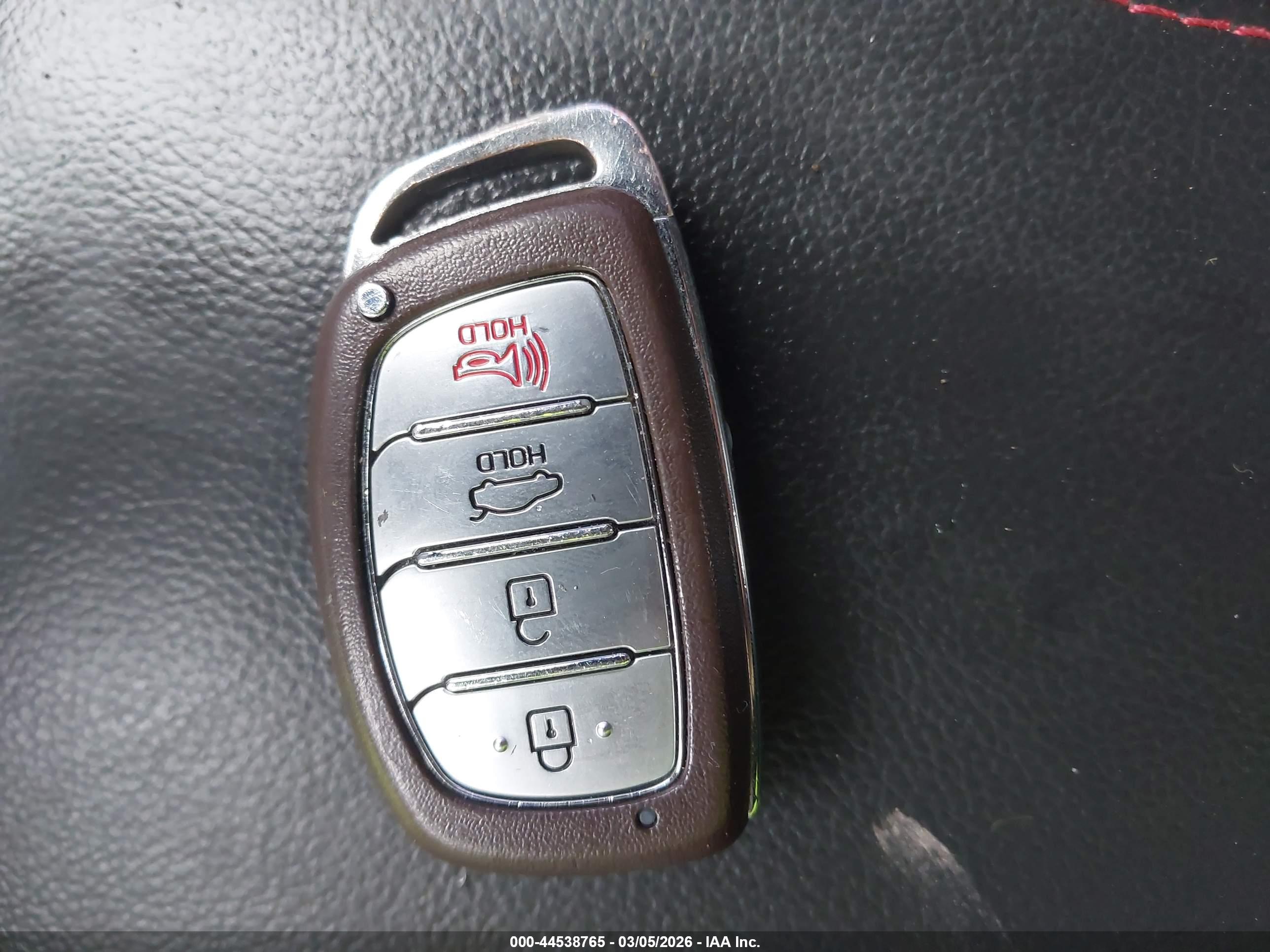 HYUNDAI ELANTRA image 11