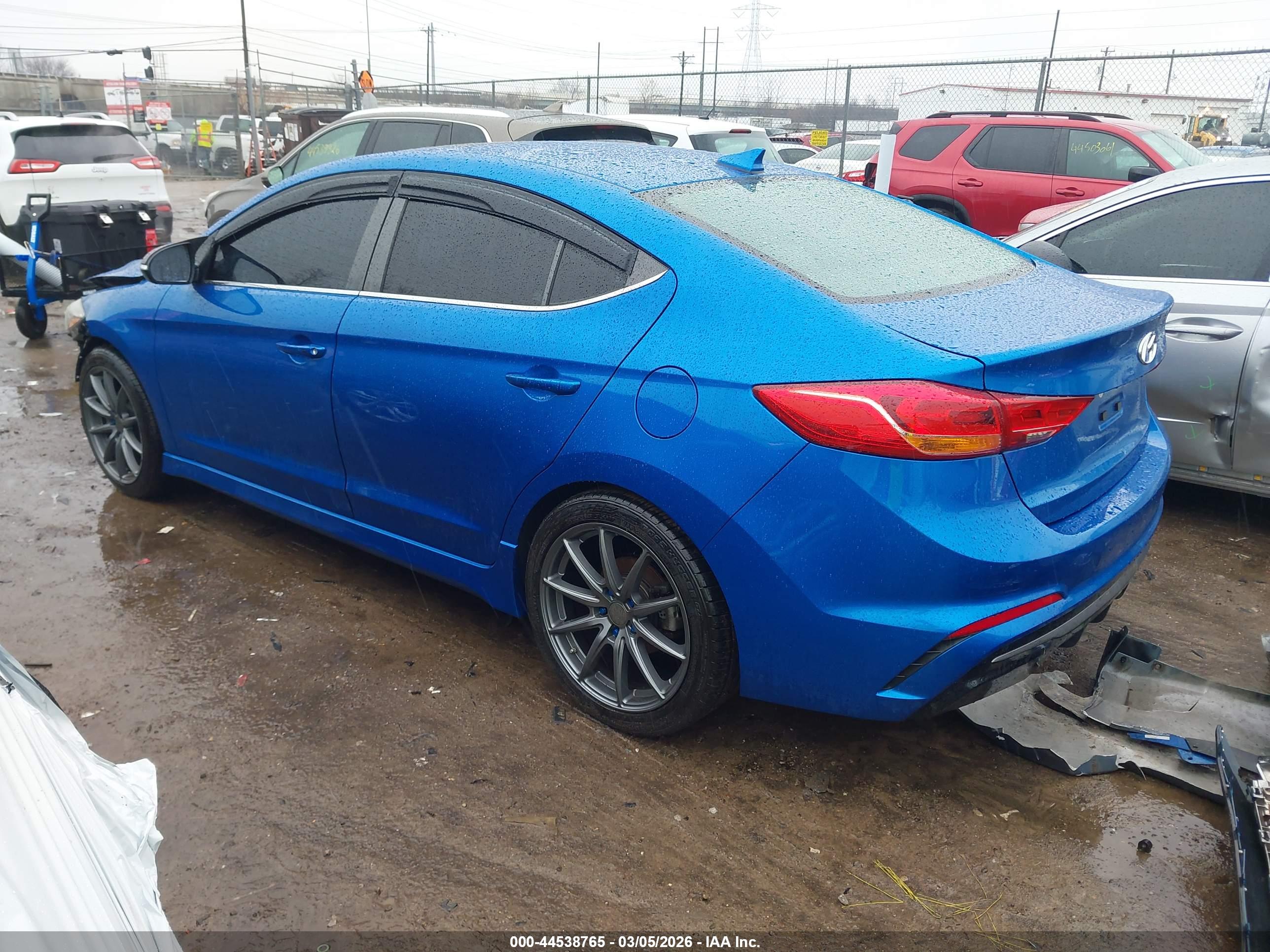 HYUNDAI ELANTRA image 3