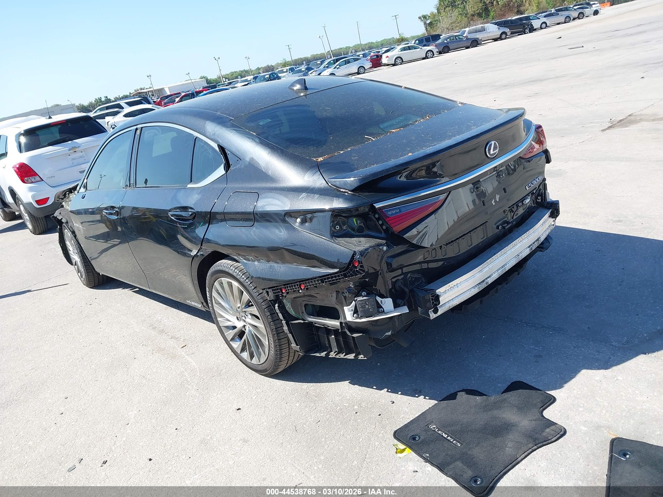 LEXUS ES image 3