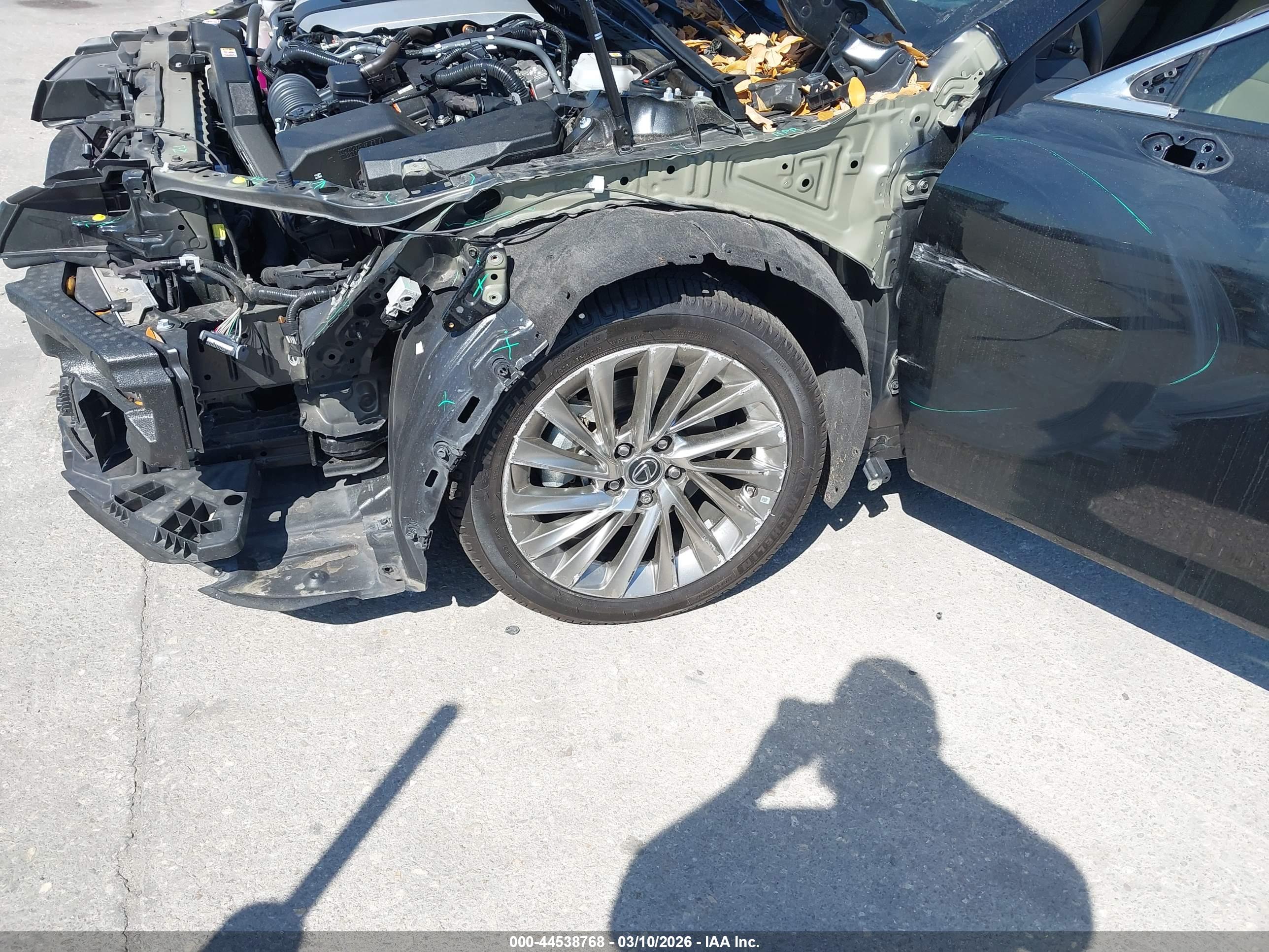 LEXUS ES image 6