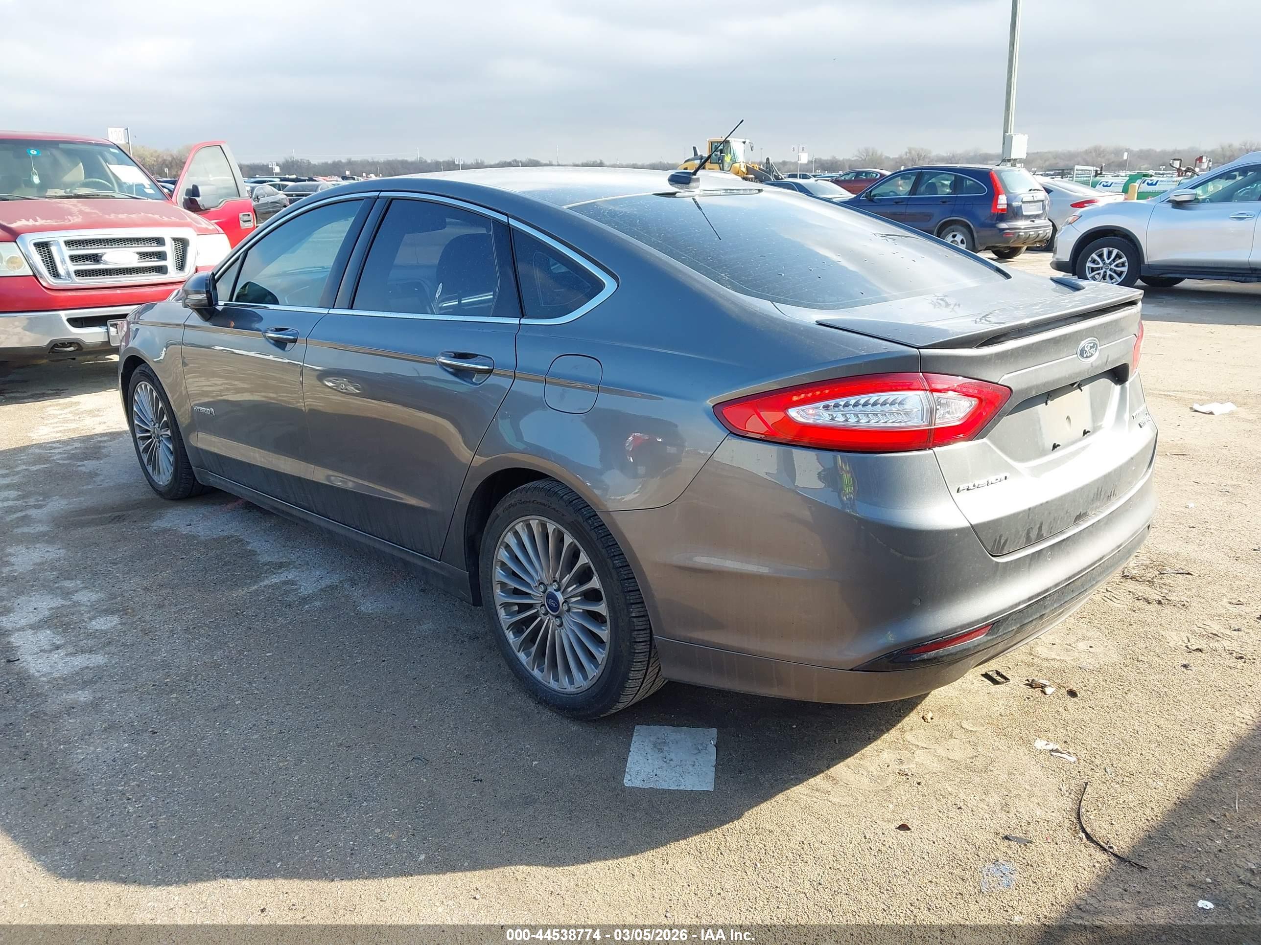 FORD FUSION image 3
