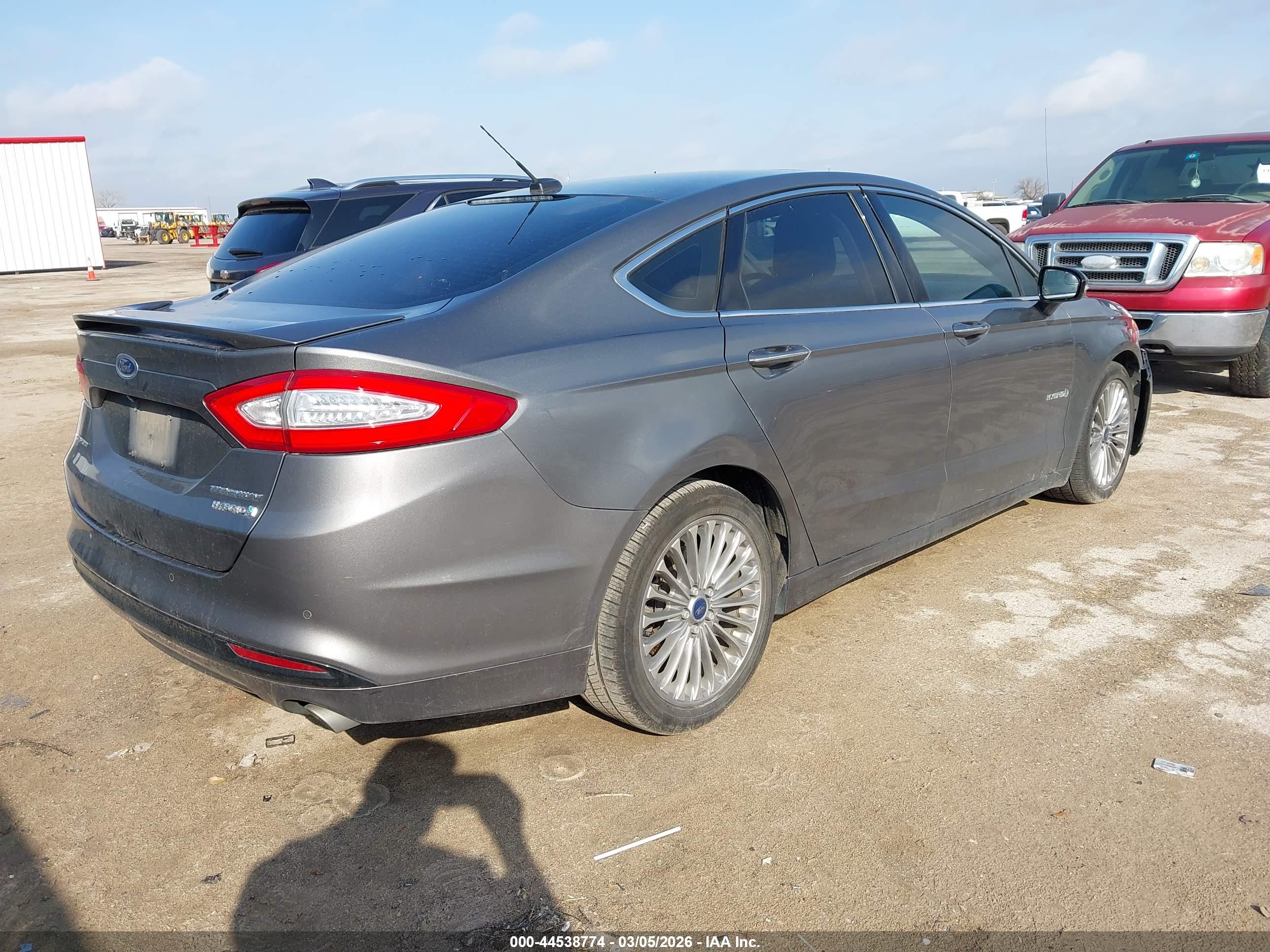 FORD FUSION image 4