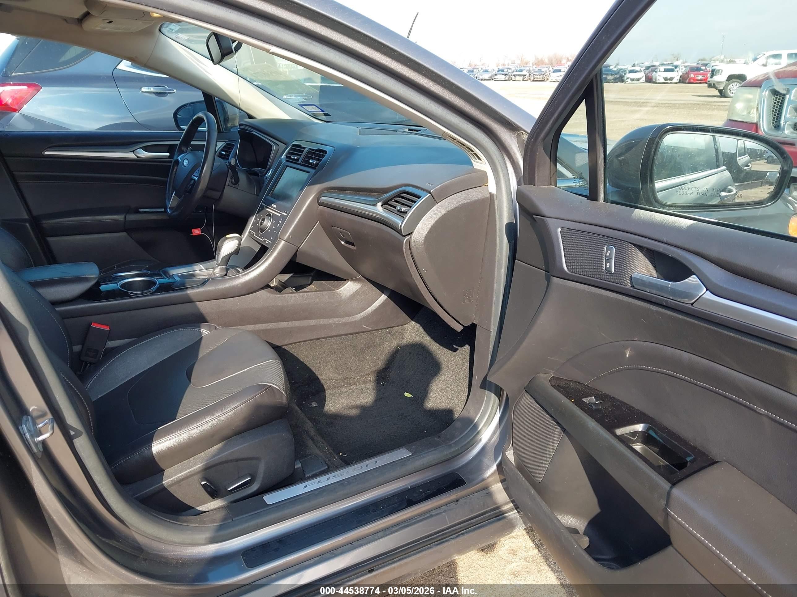 FORD FUSION image 5