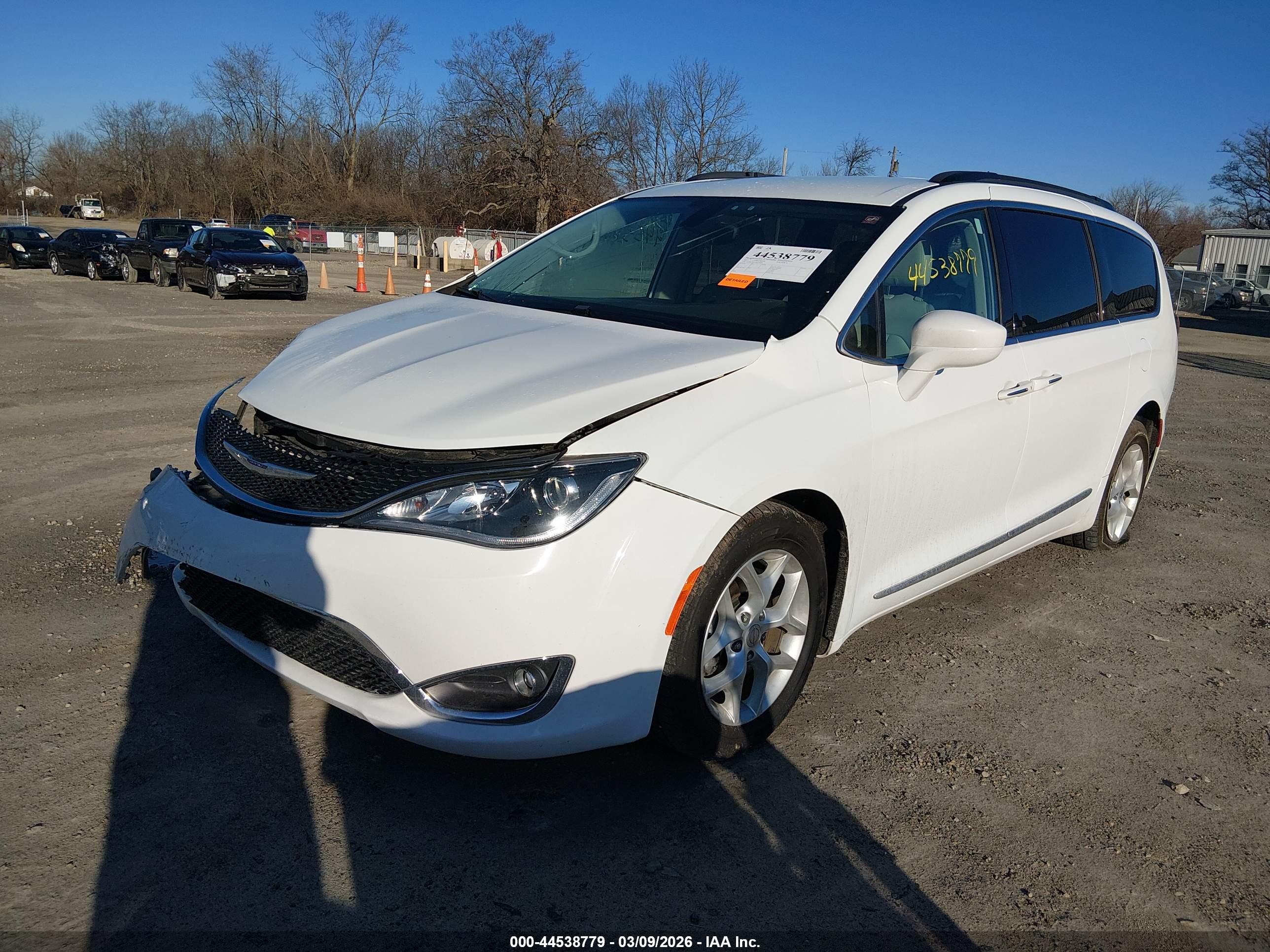 CHRYSLER PACIFICA image 2