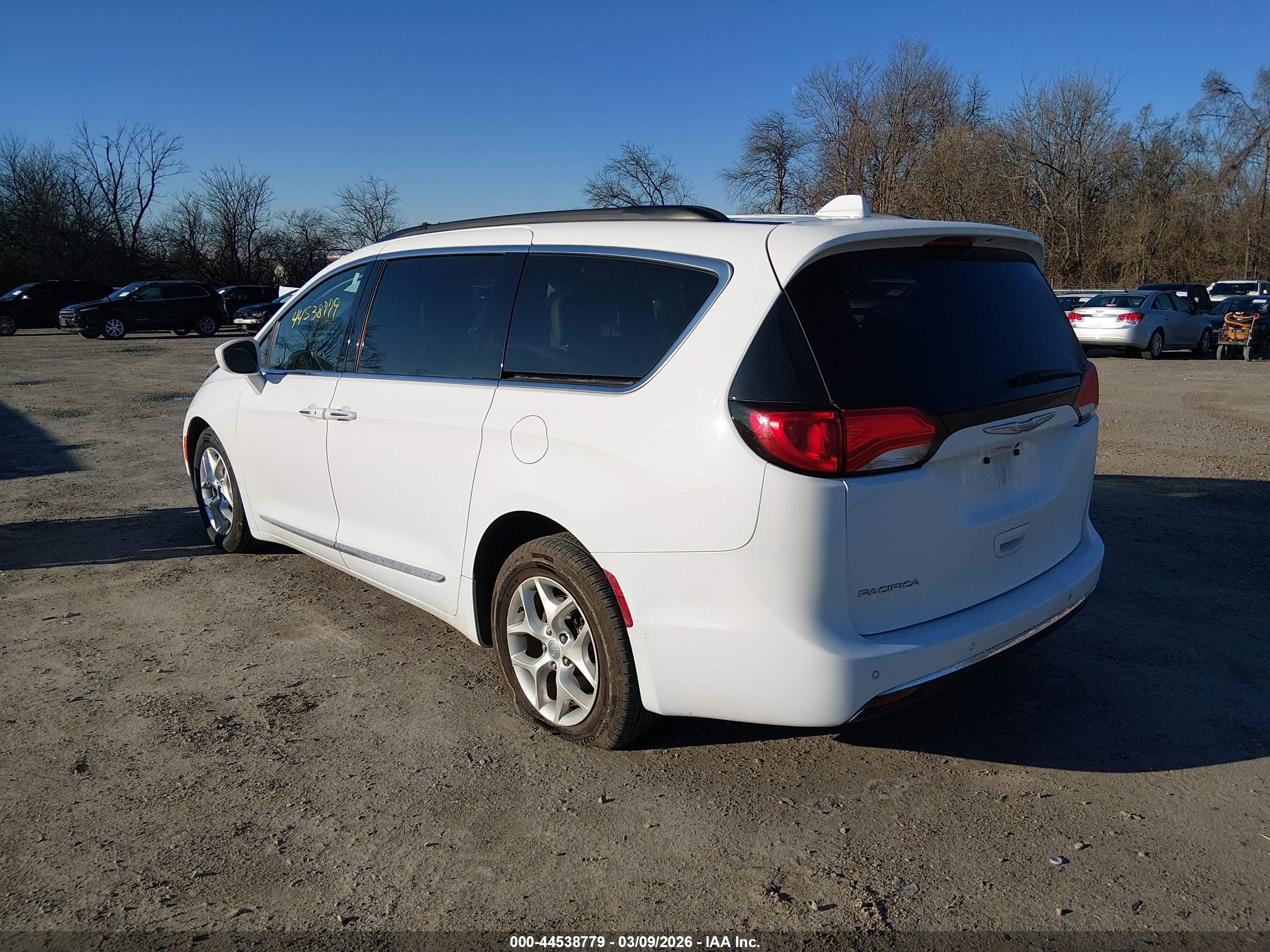 CHRYSLER PACIFICA image 3