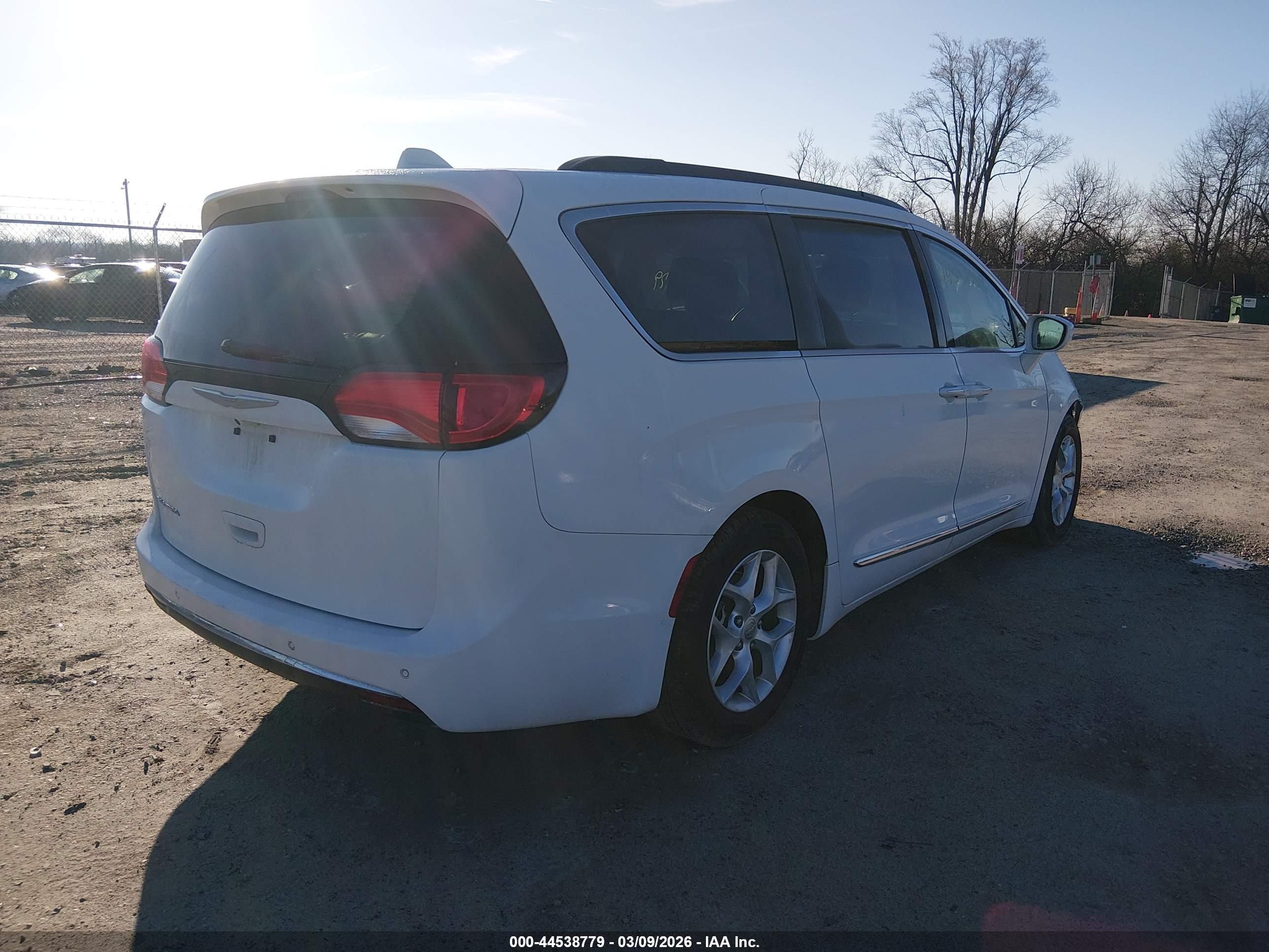 CHRYSLER PACIFICA image 4