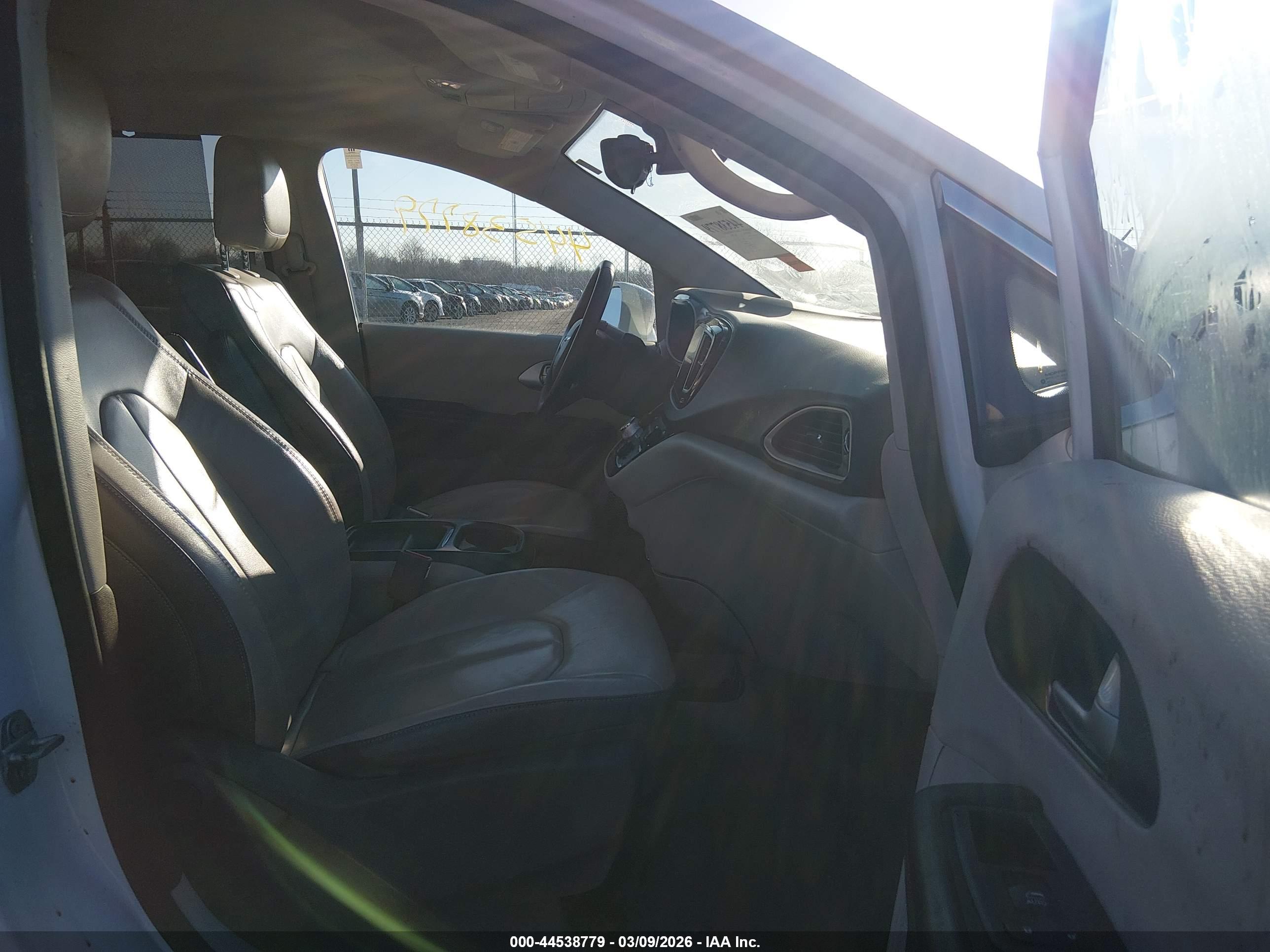CHRYSLER PACIFICA image 5