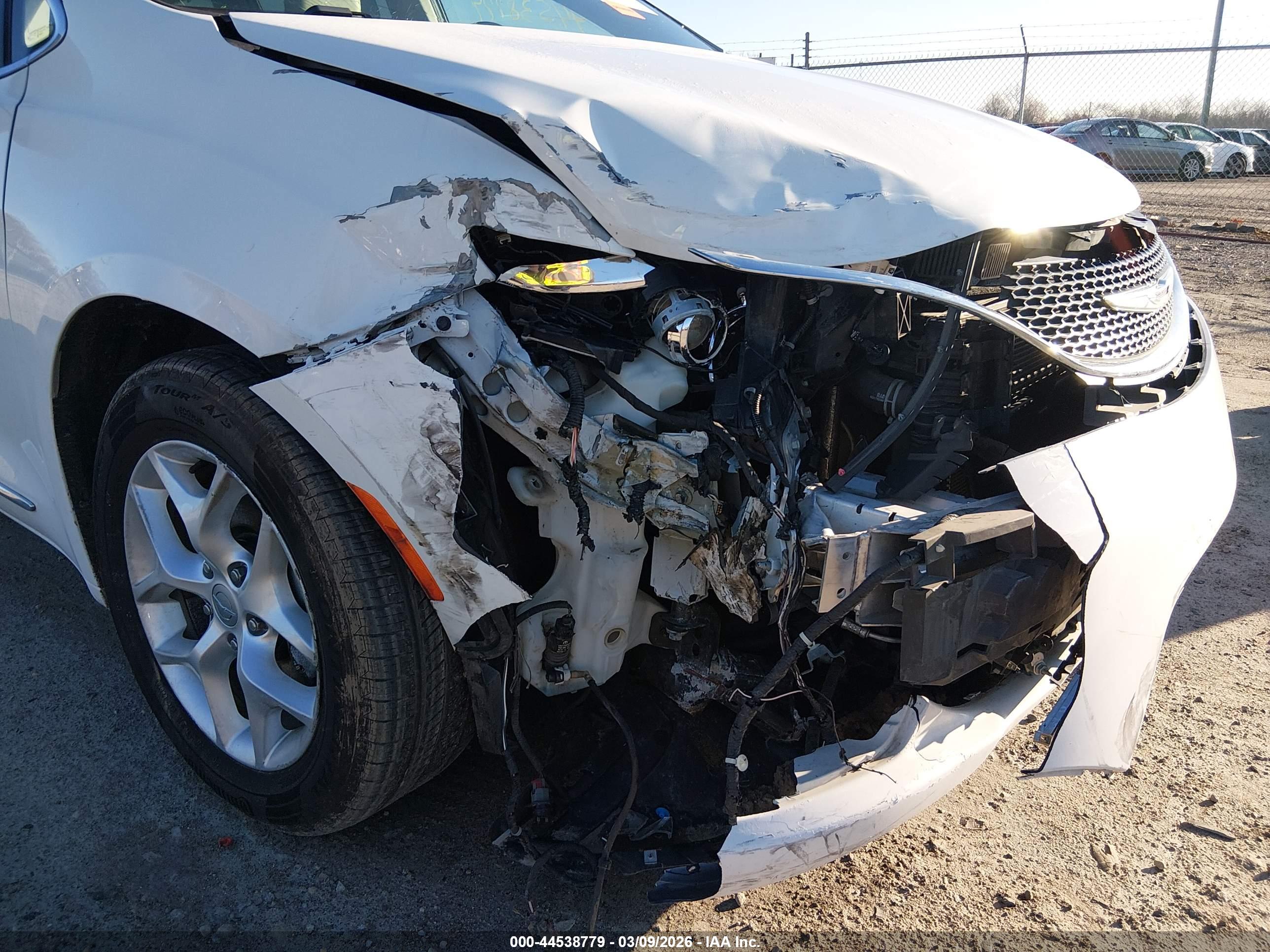 CHRYSLER PACIFICA image 6