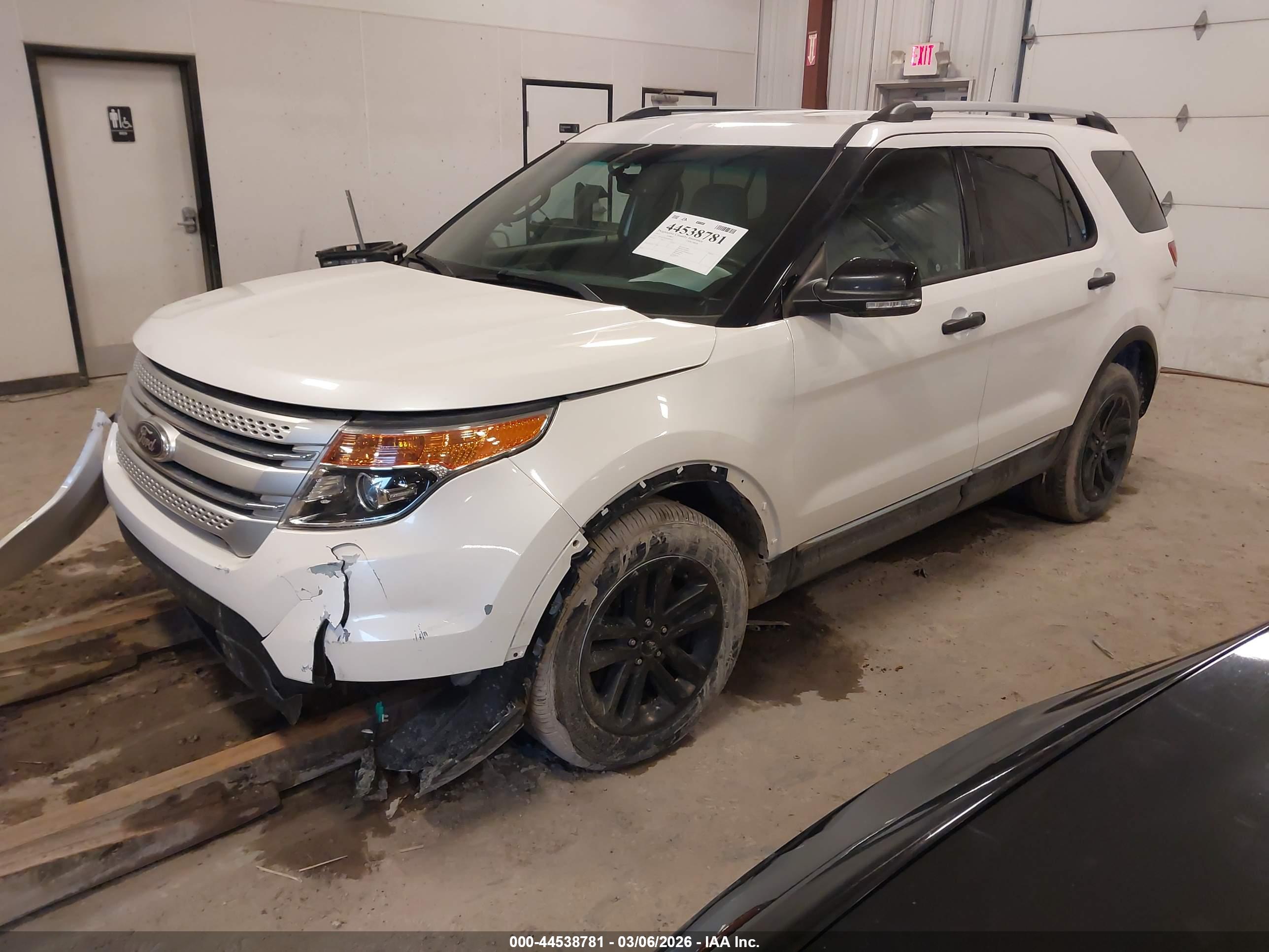 FORD EXPLORER image 2
