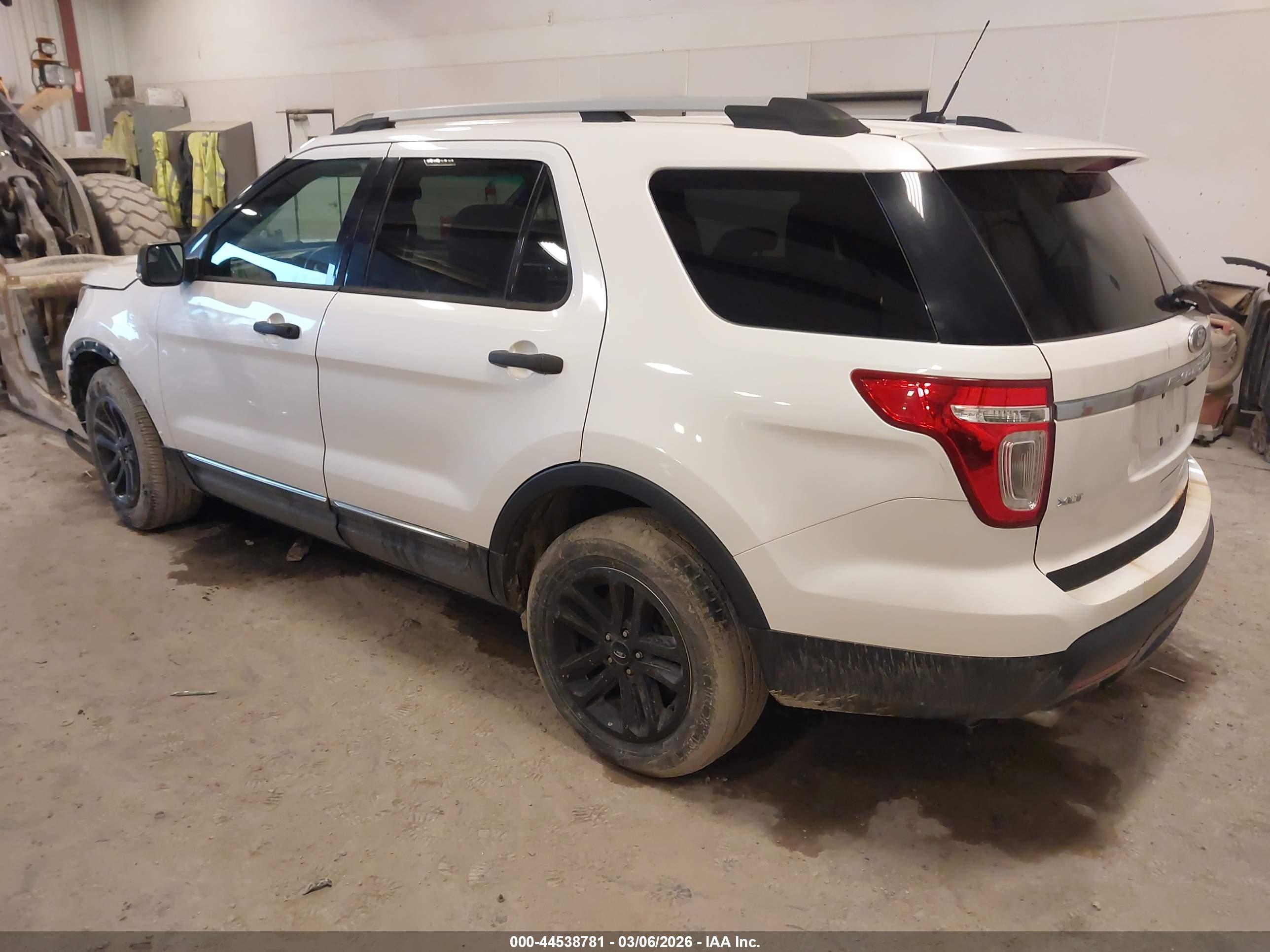 FORD EXPLORER image 3