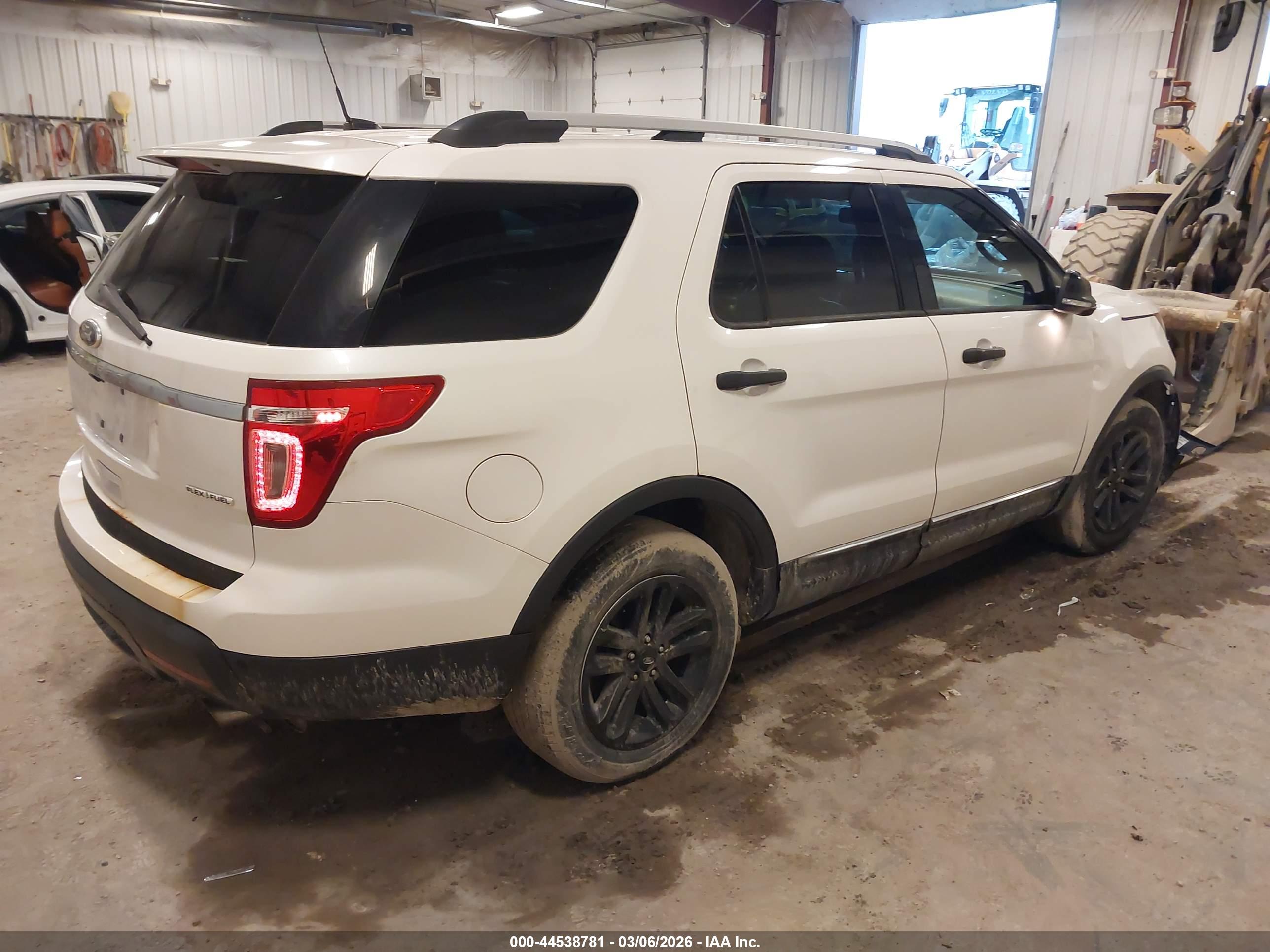 FORD EXPLORER image 4