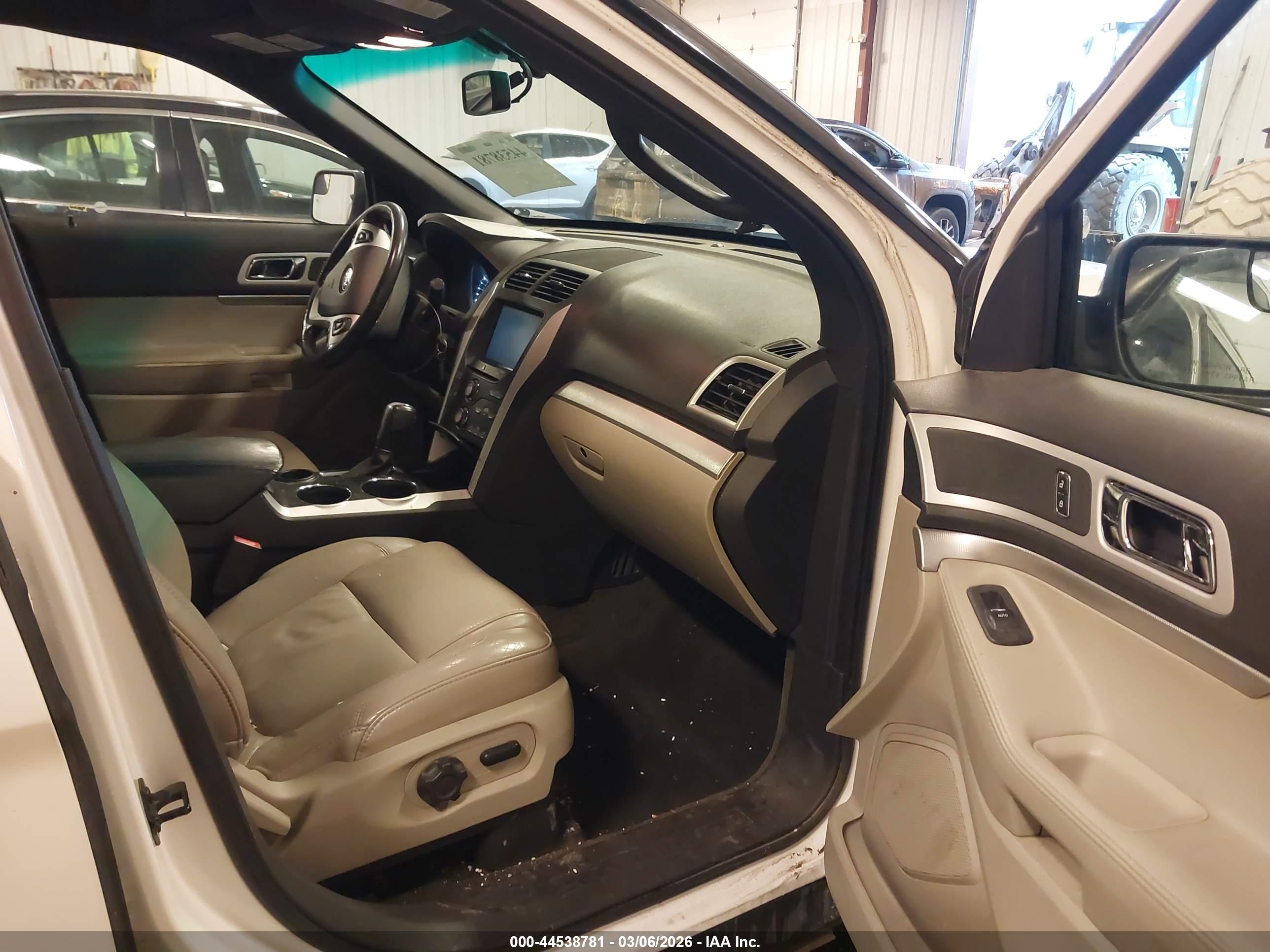 FORD EXPLORER image 5