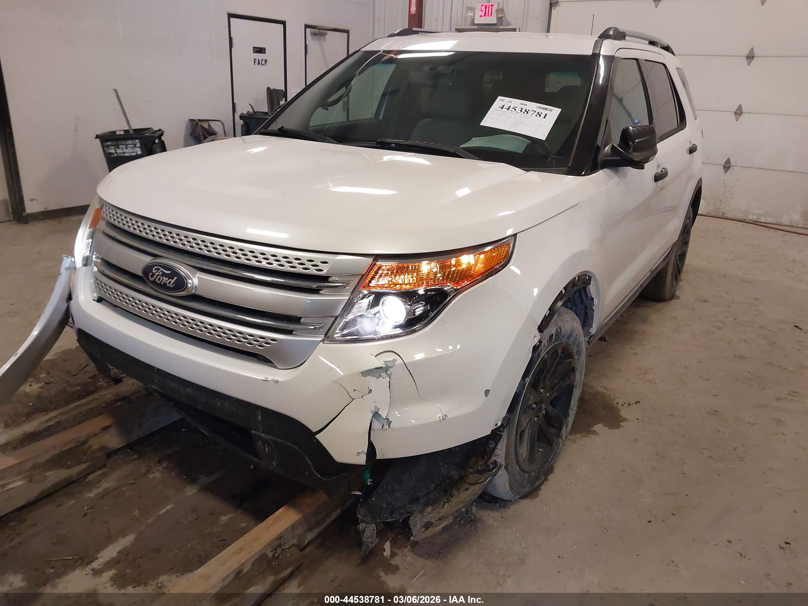 FORD EXPLORER image 6