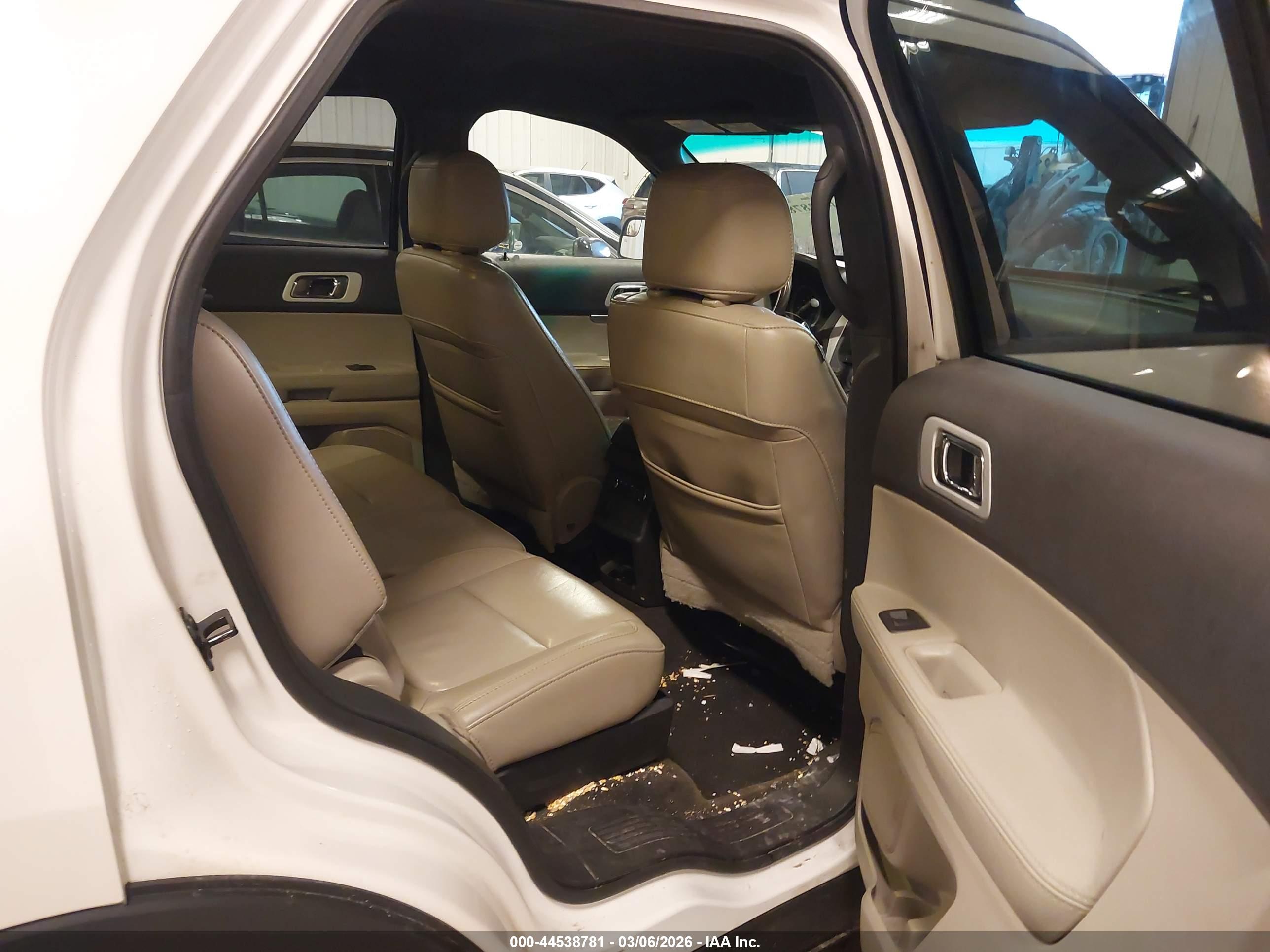 FORD EXPLORER image 8