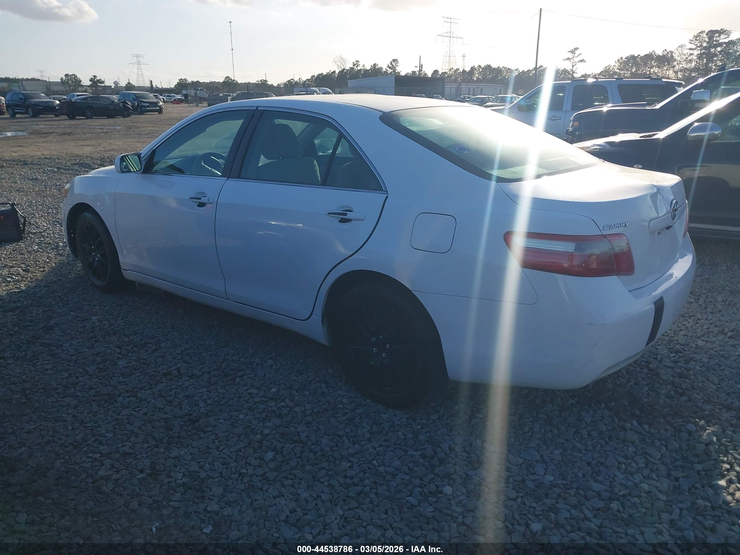 TOYOTA CAMRY image 3