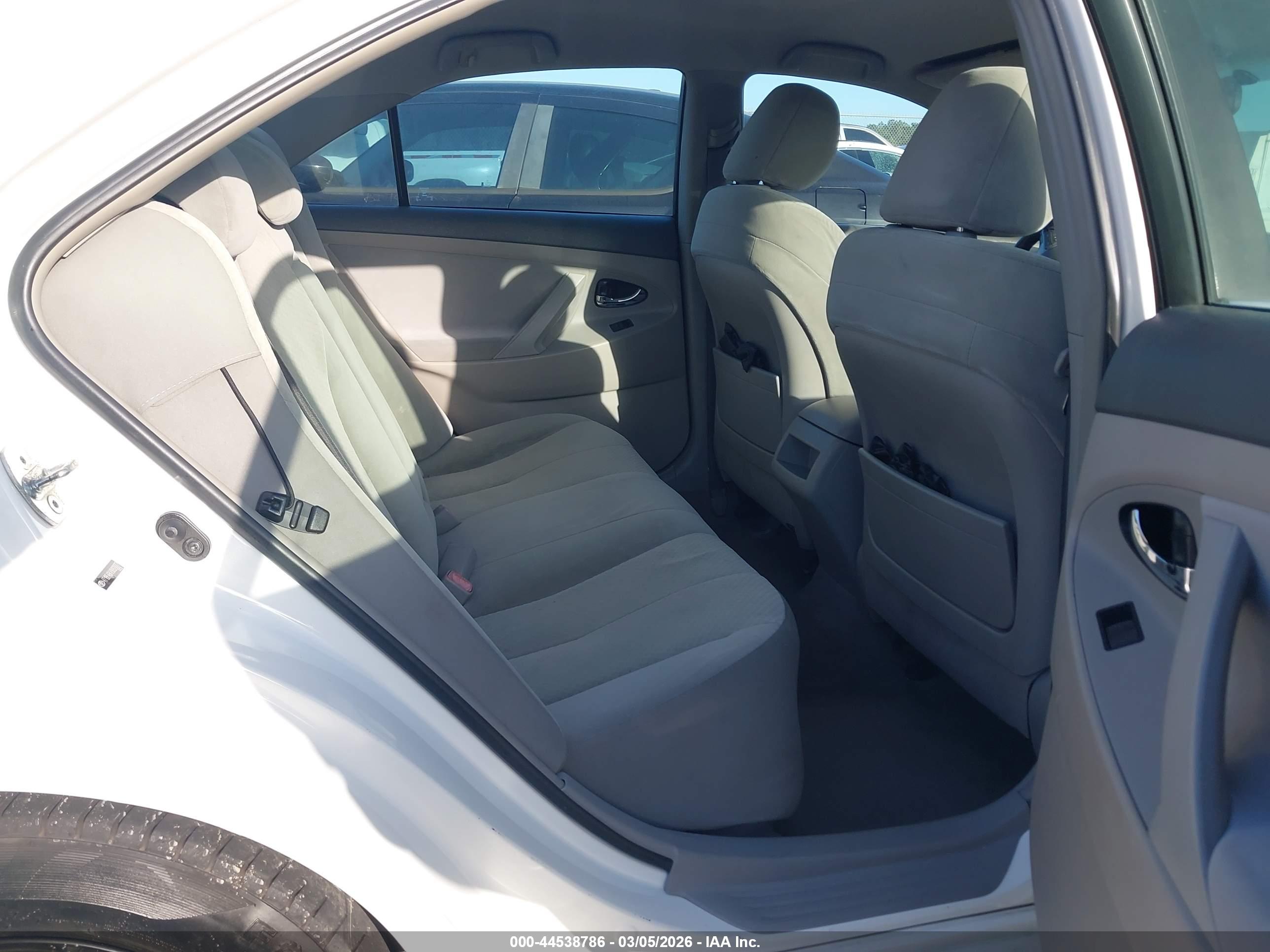TOYOTA CAMRY image 8