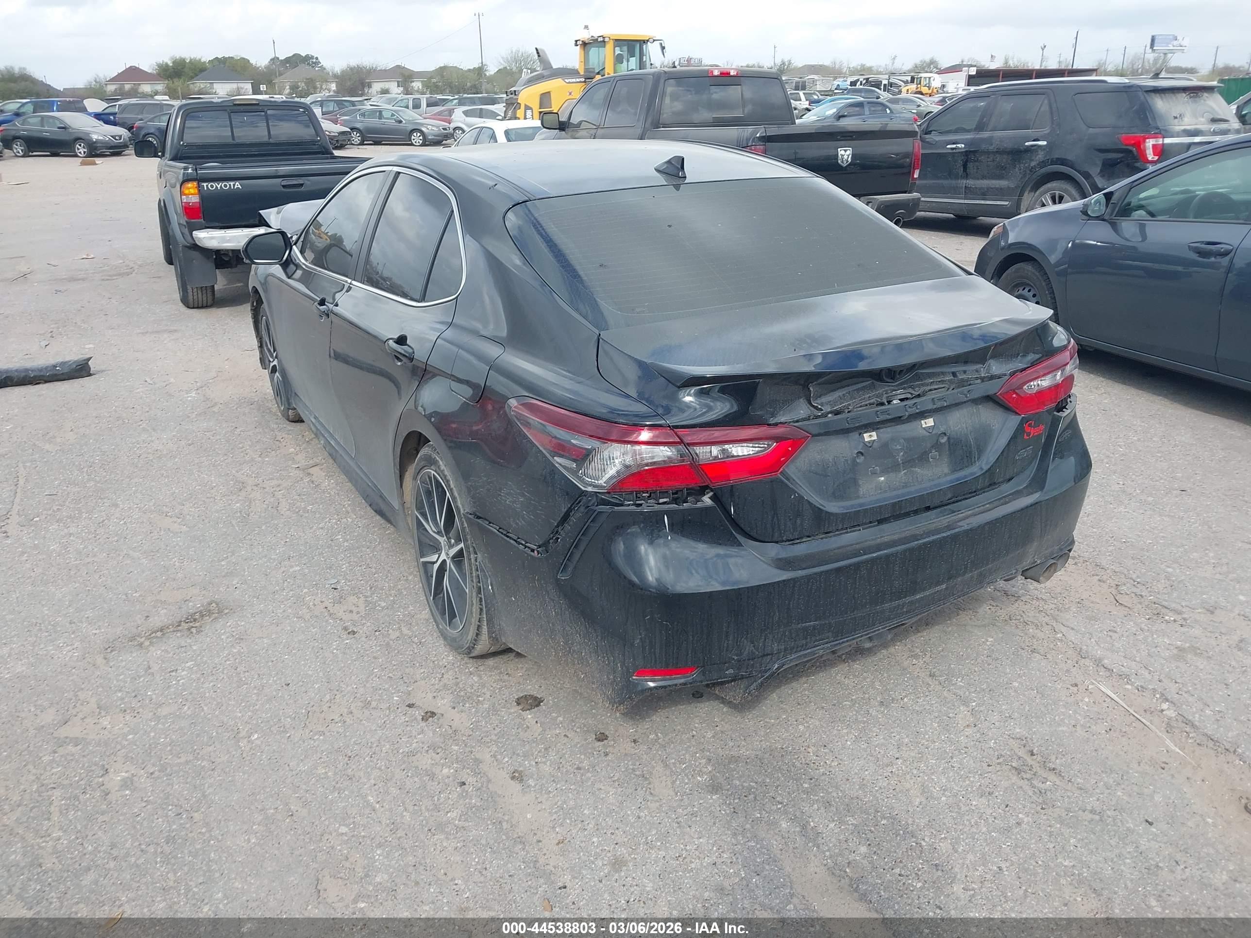 TOYOTA CAMRY image 3